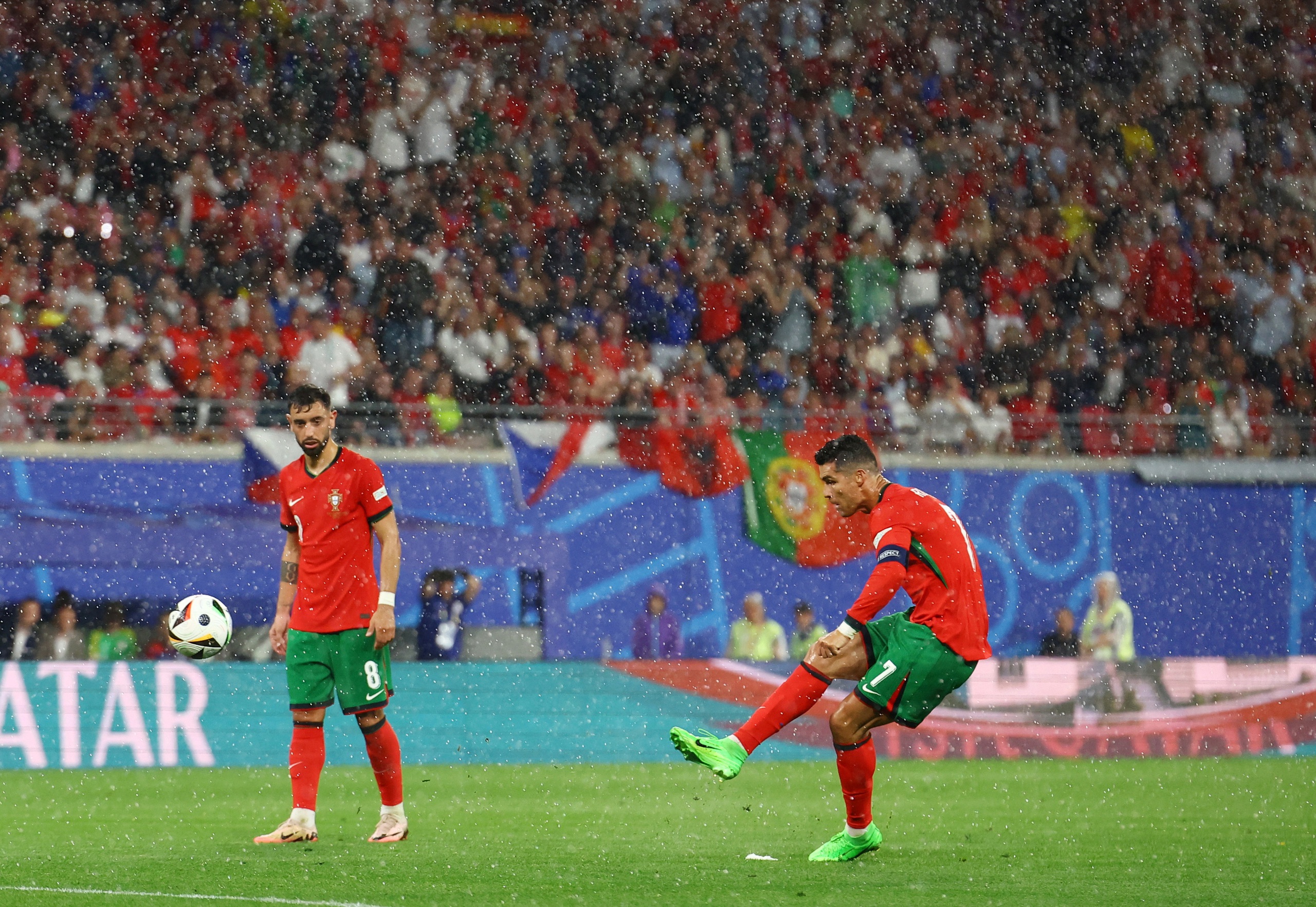 Euro 2024: Ronaldo v&agrave; kỷ lục... tịt ng&ograve;i kh&ocirc;ng mong muốn- Ảnh 12.