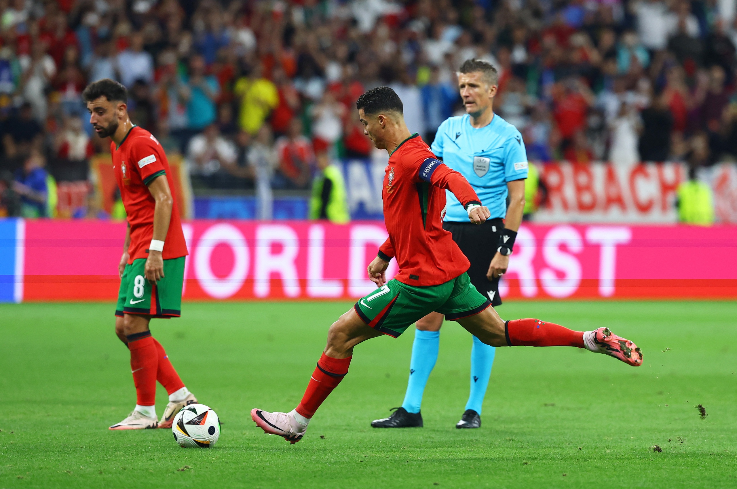 Euro 2024: Ronaldo v&agrave; kỷ lục... tịt ng&ograve;i kh&ocirc;ng mong muốn- Ảnh 10.