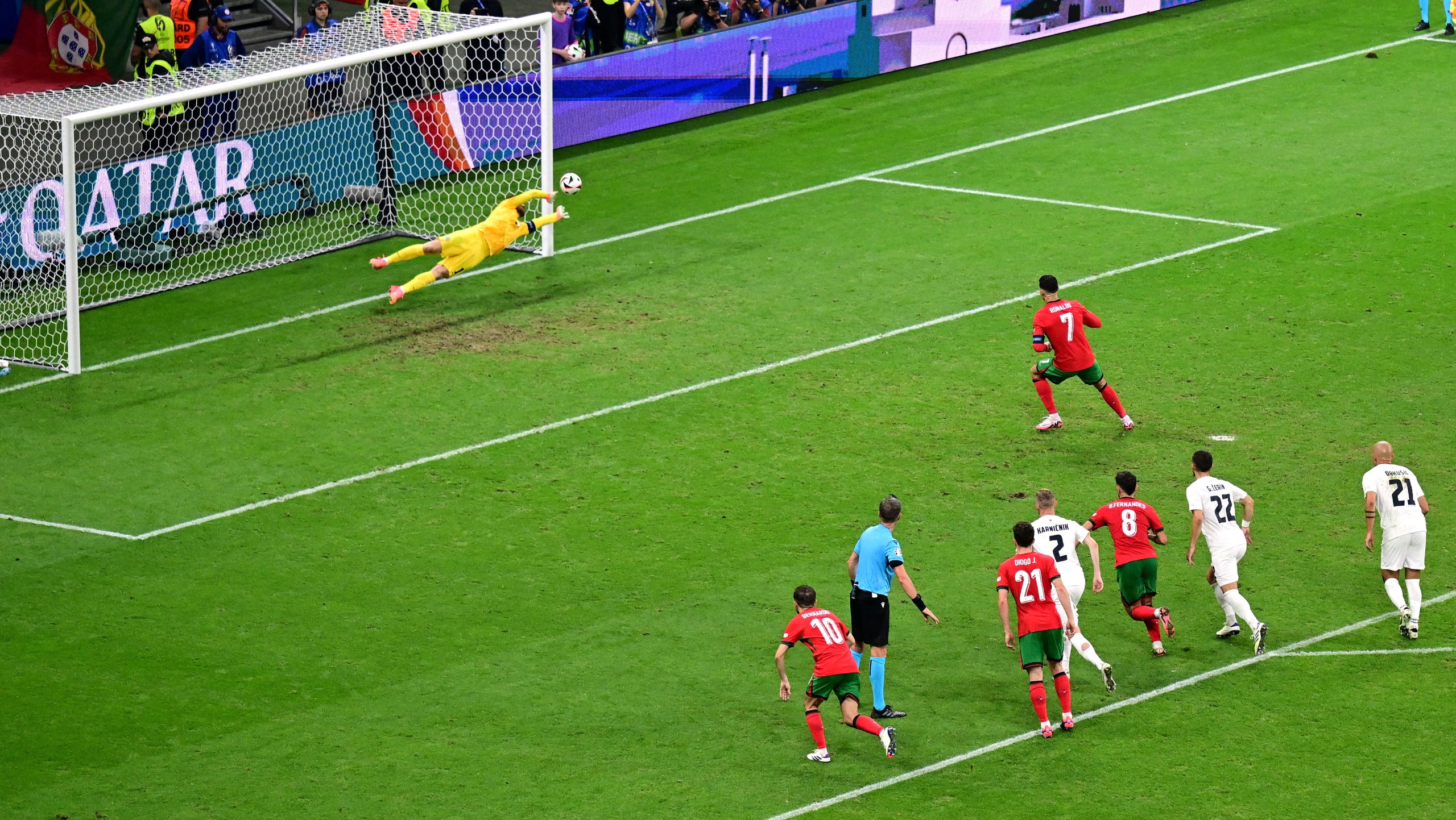 Euro 2024: Ronaldo v&agrave; kỷ lục... tịt ng&ograve;i kh&ocirc;ng mong muốn- Ảnh 14.
