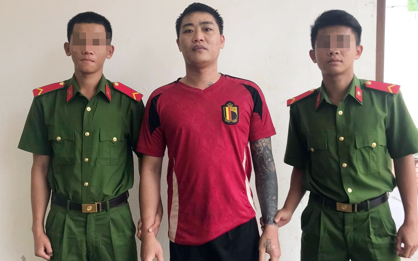 Thanh niên lừa đảo yêu cầu nạn nhân giao tiền tại... cổng trụ sở công an
