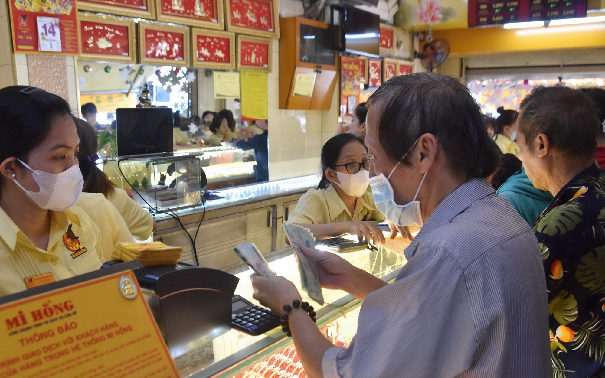Giá vàng hôm nay, 6-7: Bật tăng mạnh 