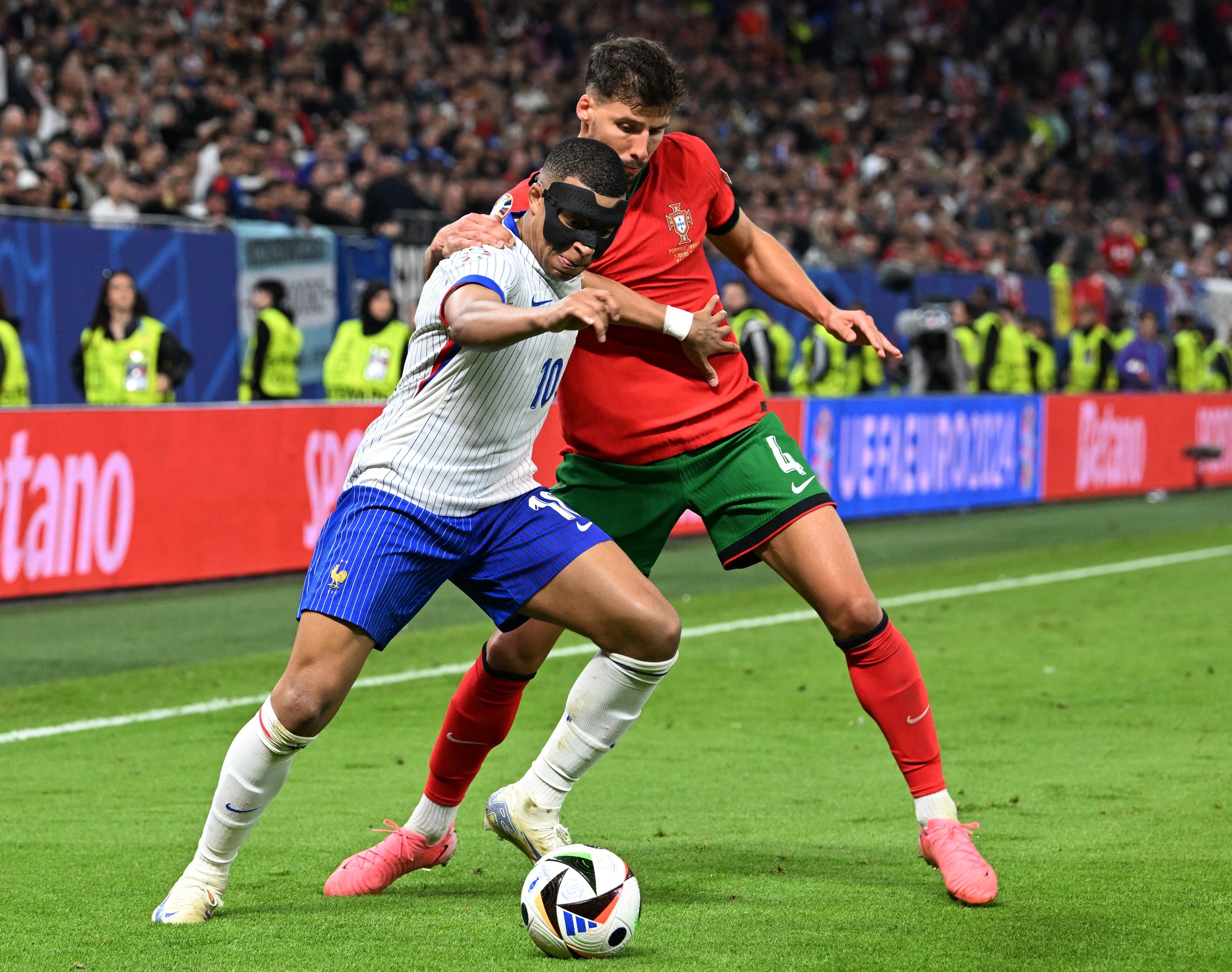 Euro 2024: Ph&aacute;p loại Bồ Đ&agrave;o Nha nhưng điểm của Mbappe tệ hơn Ronaldo- Ảnh 5.