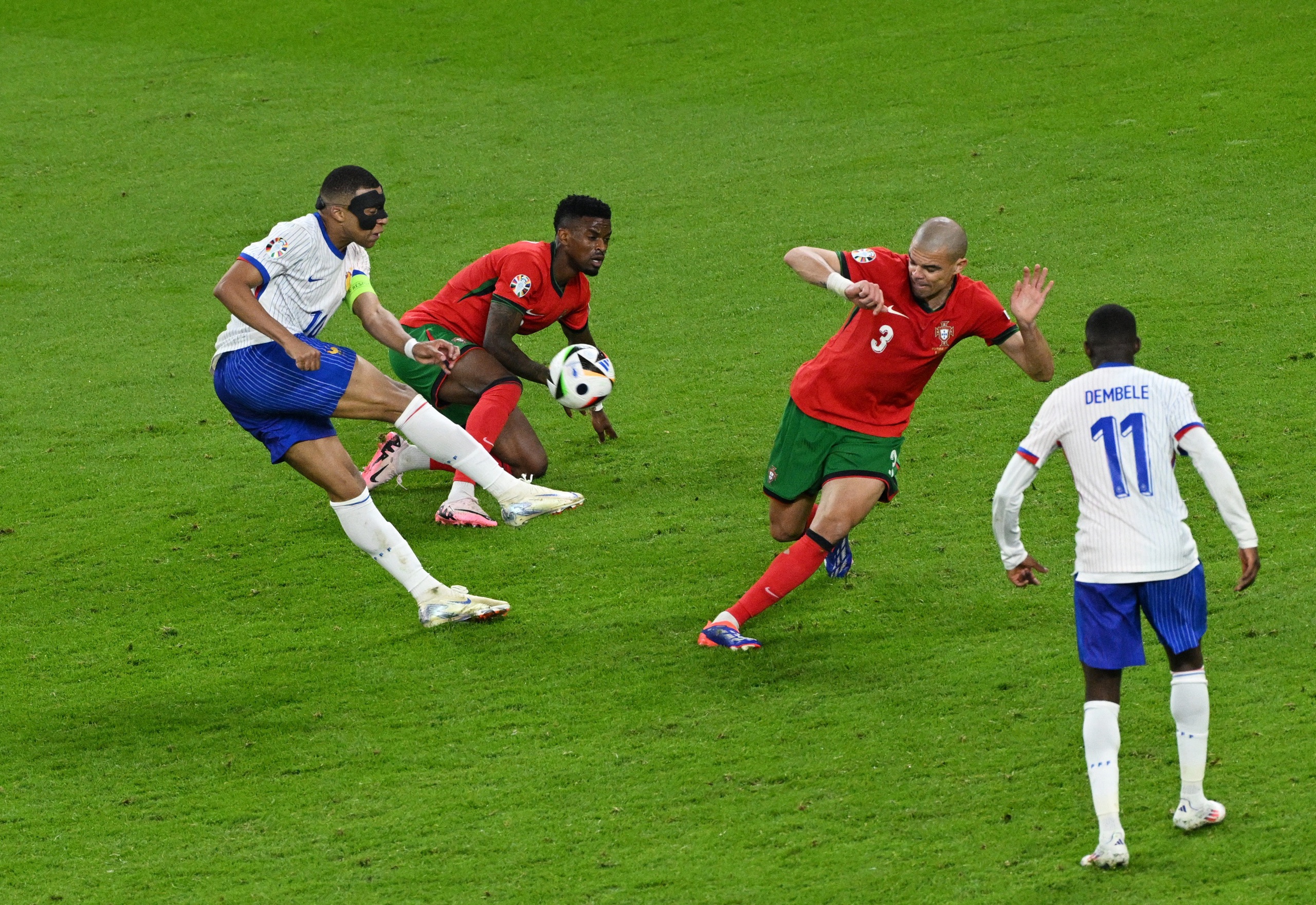 Euro 2024: Ph&aacute;p loại Bồ Đ&agrave;o Nha nhưng điểm của Mbappe tệ hơn Ronaldo- Ảnh 4.