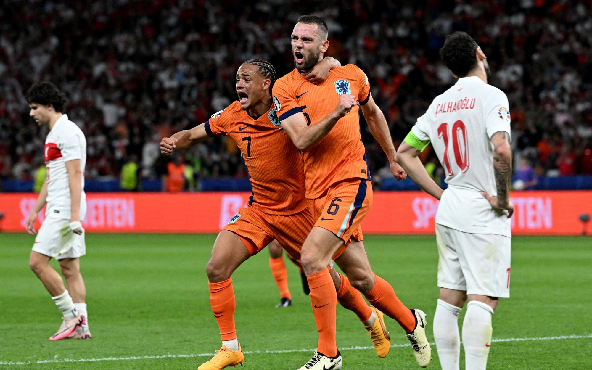 Euro 2024: Ngược dòng thắng kịch tính, Hà Lan đối đầu Anh ở vòng bán kết