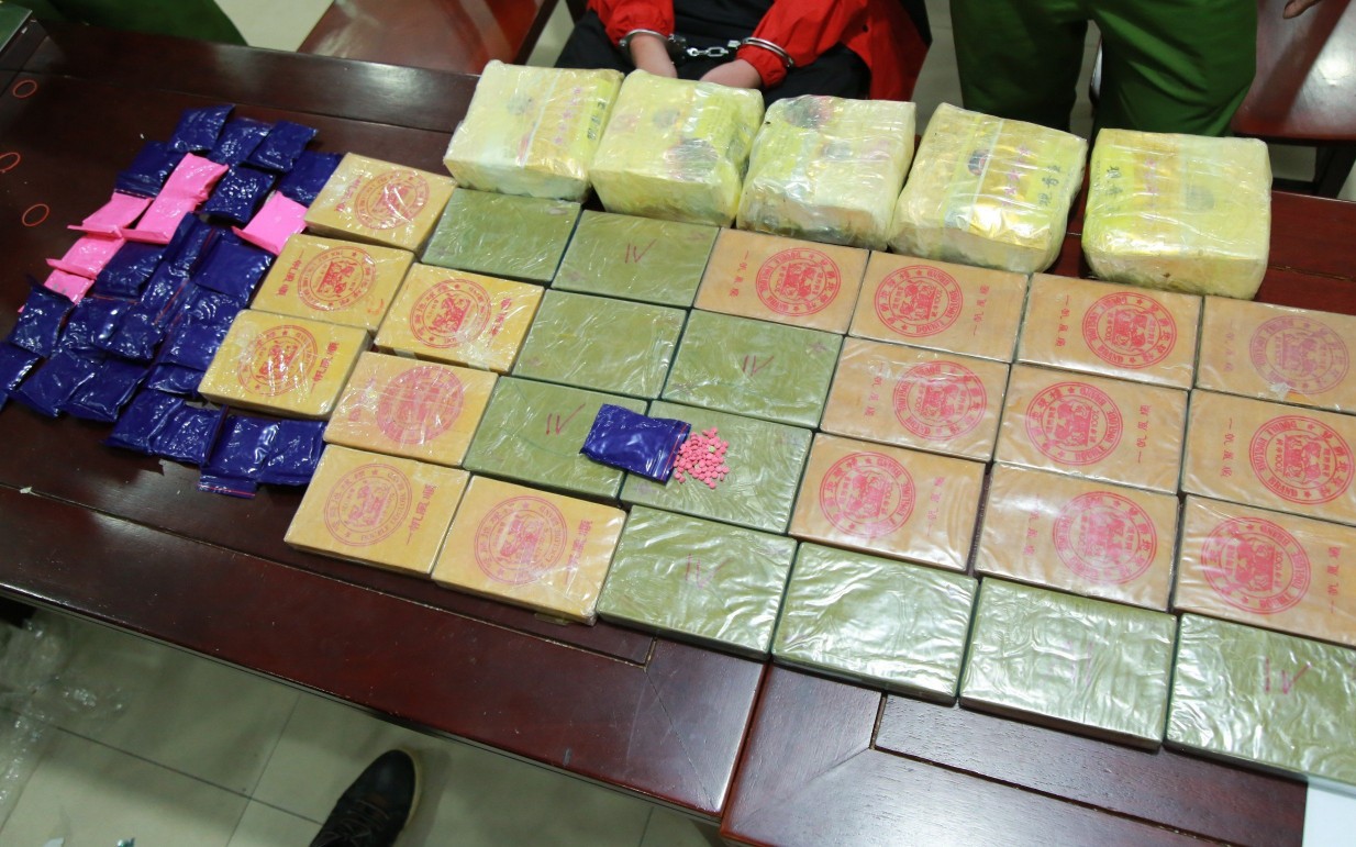 Mở rộng điều tra chuy&ecirc;n &aacute;n, bắt 2 đối tượng, thu 27 b&aacute;nh heroin