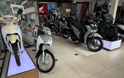 Xe máy giảm giá liên tục