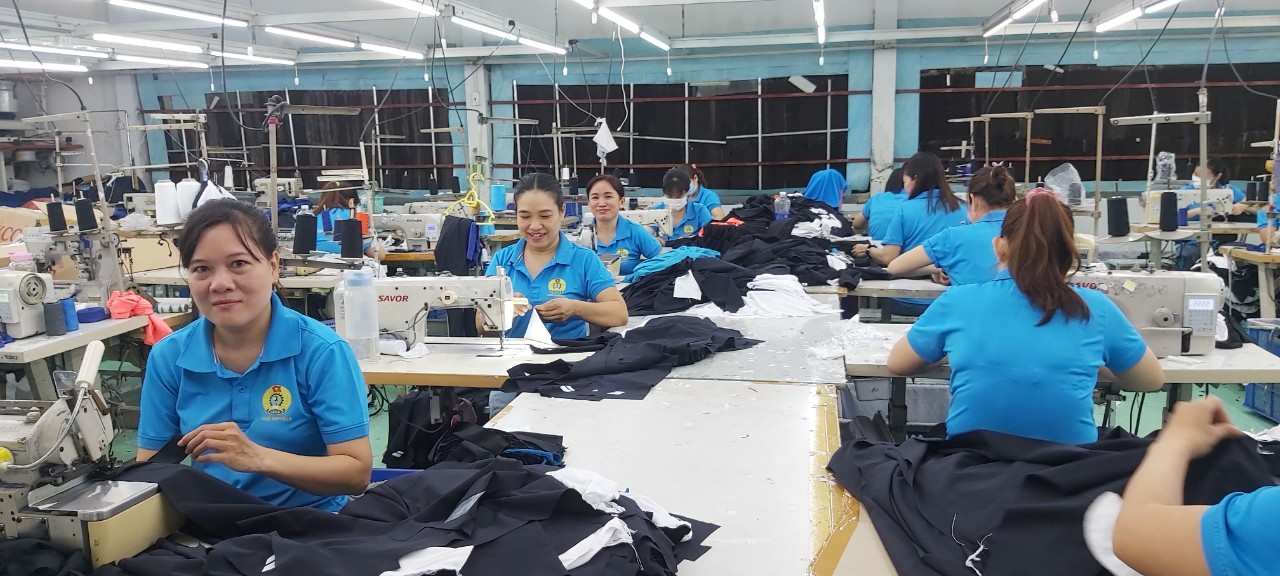 Tăng lương, giữ quy định về r&uacute;t BHXH một lần, doanh nghiệp đỡ lo mất lao động- Ảnh 1.
