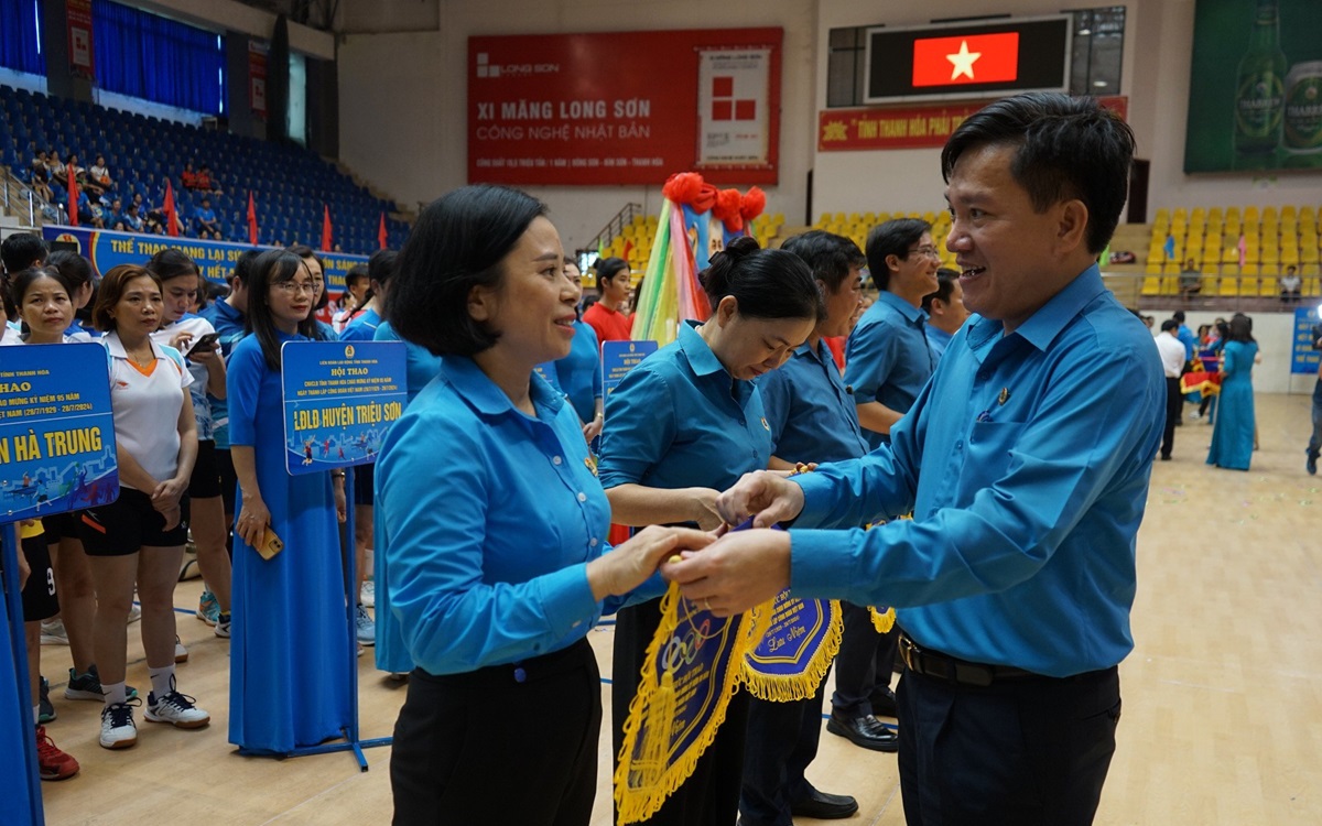 Gần 1.000 viên chức, người lao động tham gia hội thao 