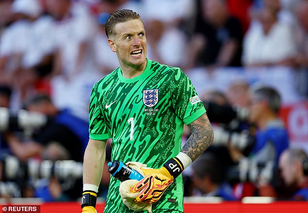 Euro 2024: "Chiếc bình nước huyền thoại" và kỳ tích Jordan Pickford- Ảnh 1.