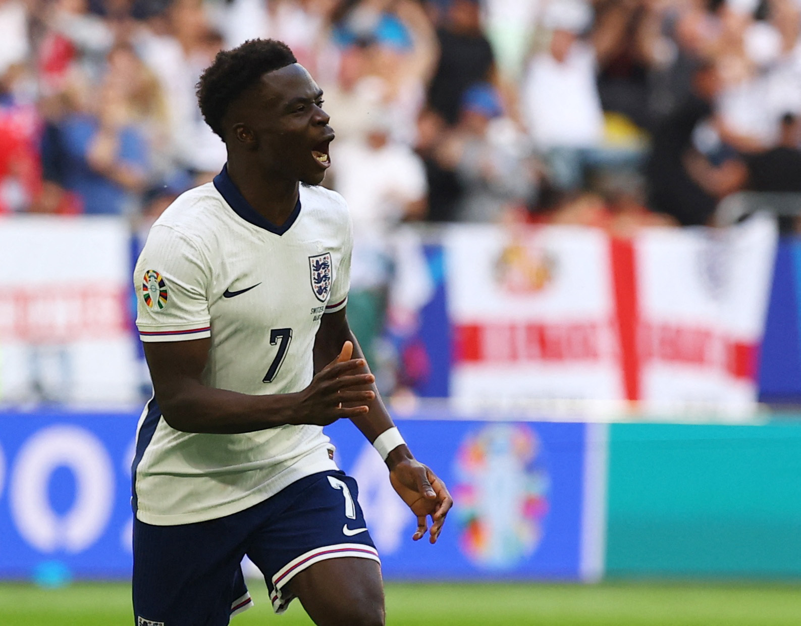 Euro 2024: Bukayo Saka tr&uacute;t bỏ nỗi &aacute;m ảnh sau 3 năm- Ảnh 5.