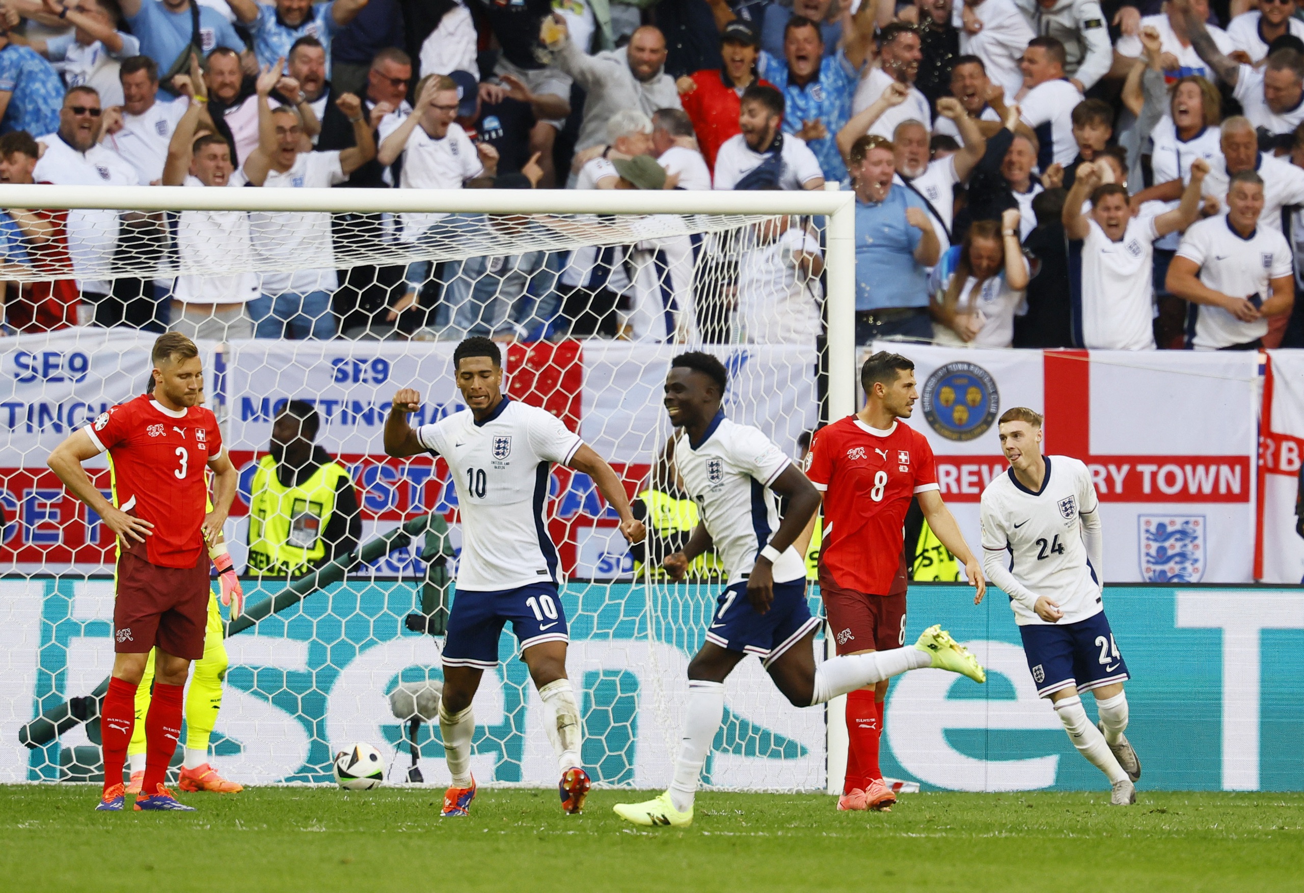 Euro 2024: Bukayo Saka tr&uacute;t bỏ nỗi &aacute;m ảnh sau 3 năm- Ảnh 3.