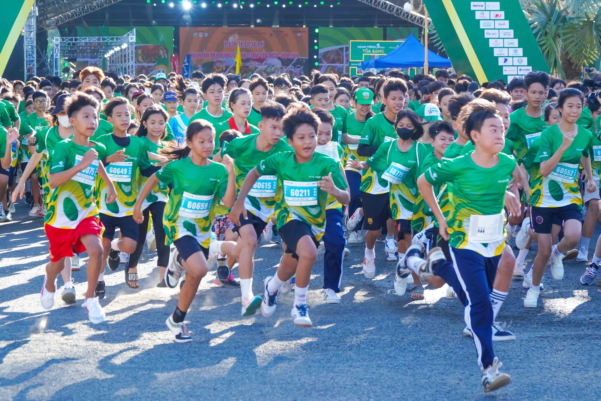 Những h&igrave;nh ảnh vui nhộn tại giải marathon quy m&ocirc; lớn nhất ĐBSCL- Ảnh 5.