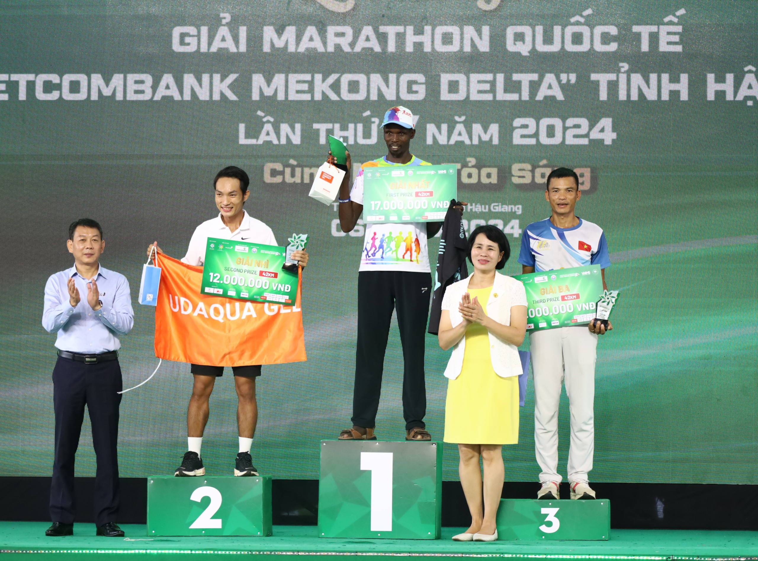 Những h&igrave;nh ảnh vui nhộn tại giải marathon quy m&ocirc; lớn nhất ĐBSCL- Ảnh 30.
