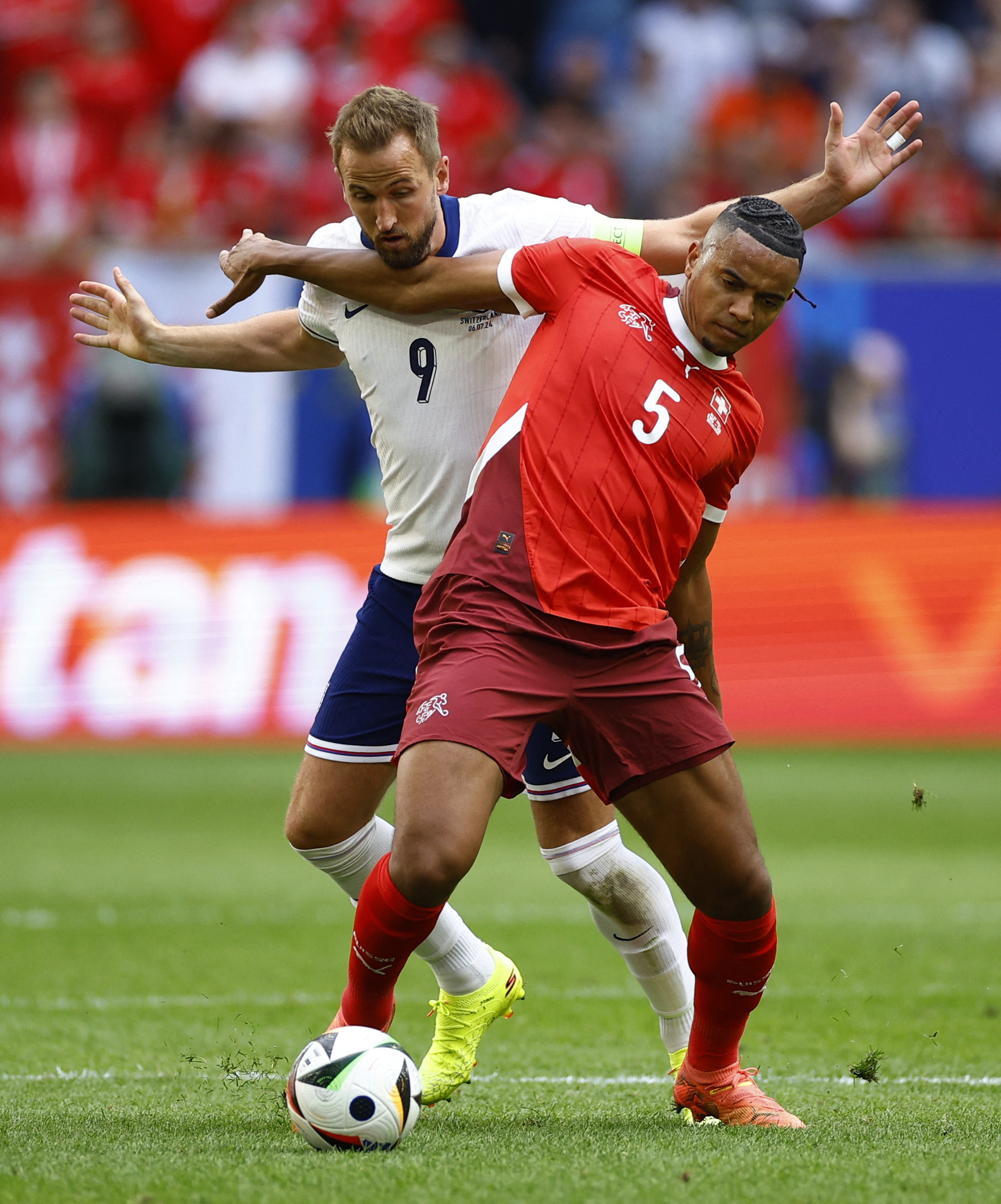 Euro 2024: Tranh c&atilde;i khi Harry Kane được v&iacute; l&agrave;
"Ronaldo của nước Anh"?- Ảnh 3.