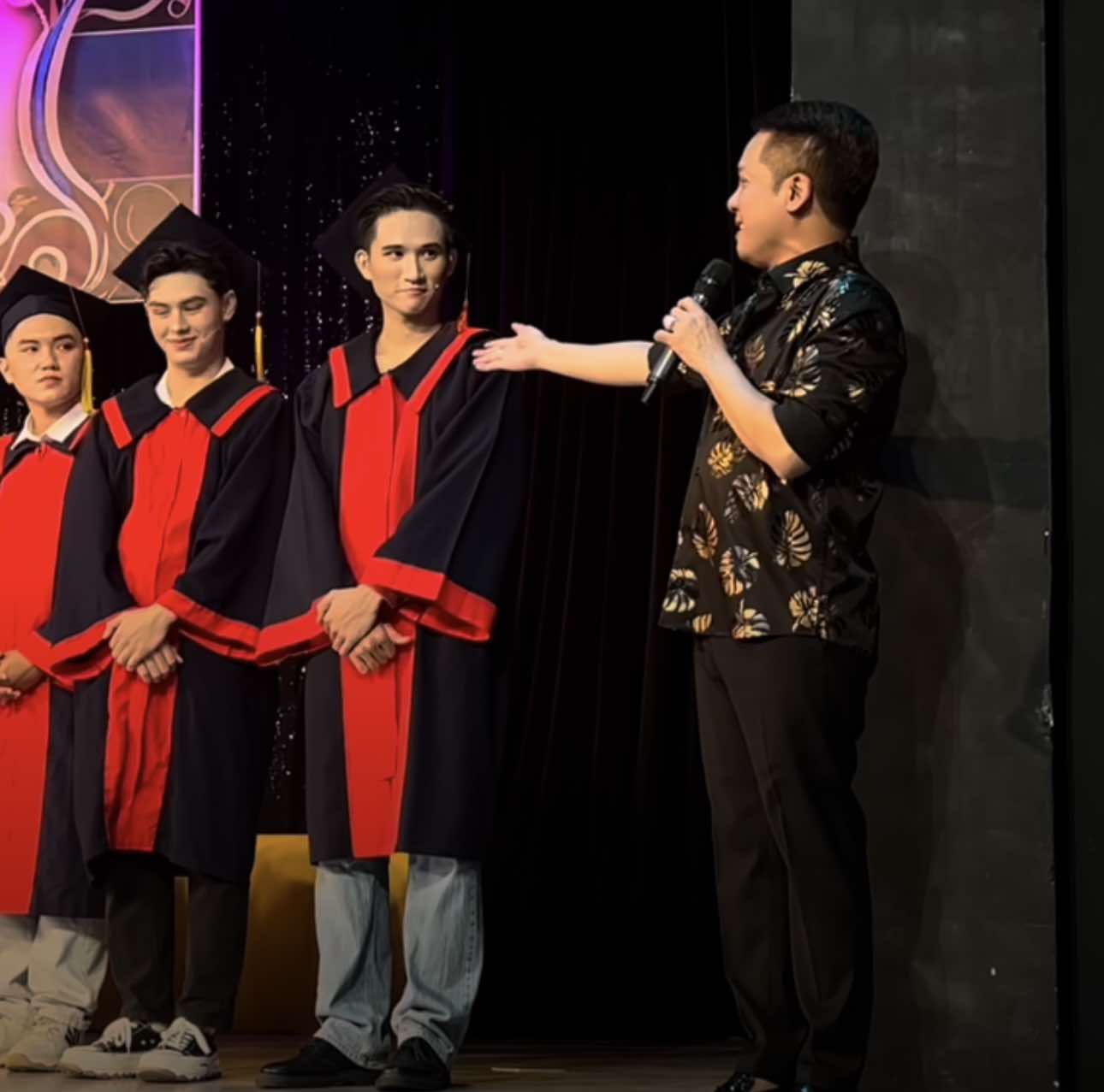V&igrave; sao NSƯT Minh Nh&iacute; x&uacute;c động trong ng&agrave;y tốt nghiệp của 28 diễn vi&ecirc;n trẻ?- Ảnh 3.