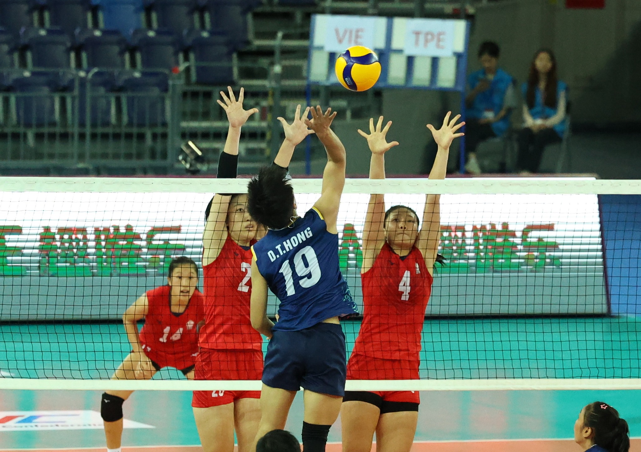 Tuyển U20 Việt Nam gi&agrave;nh quyền tham dự Giải v&ocirc; địch b&oacute;ng chuyền U21 nữ thế giới 2025- Ảnh 2.
