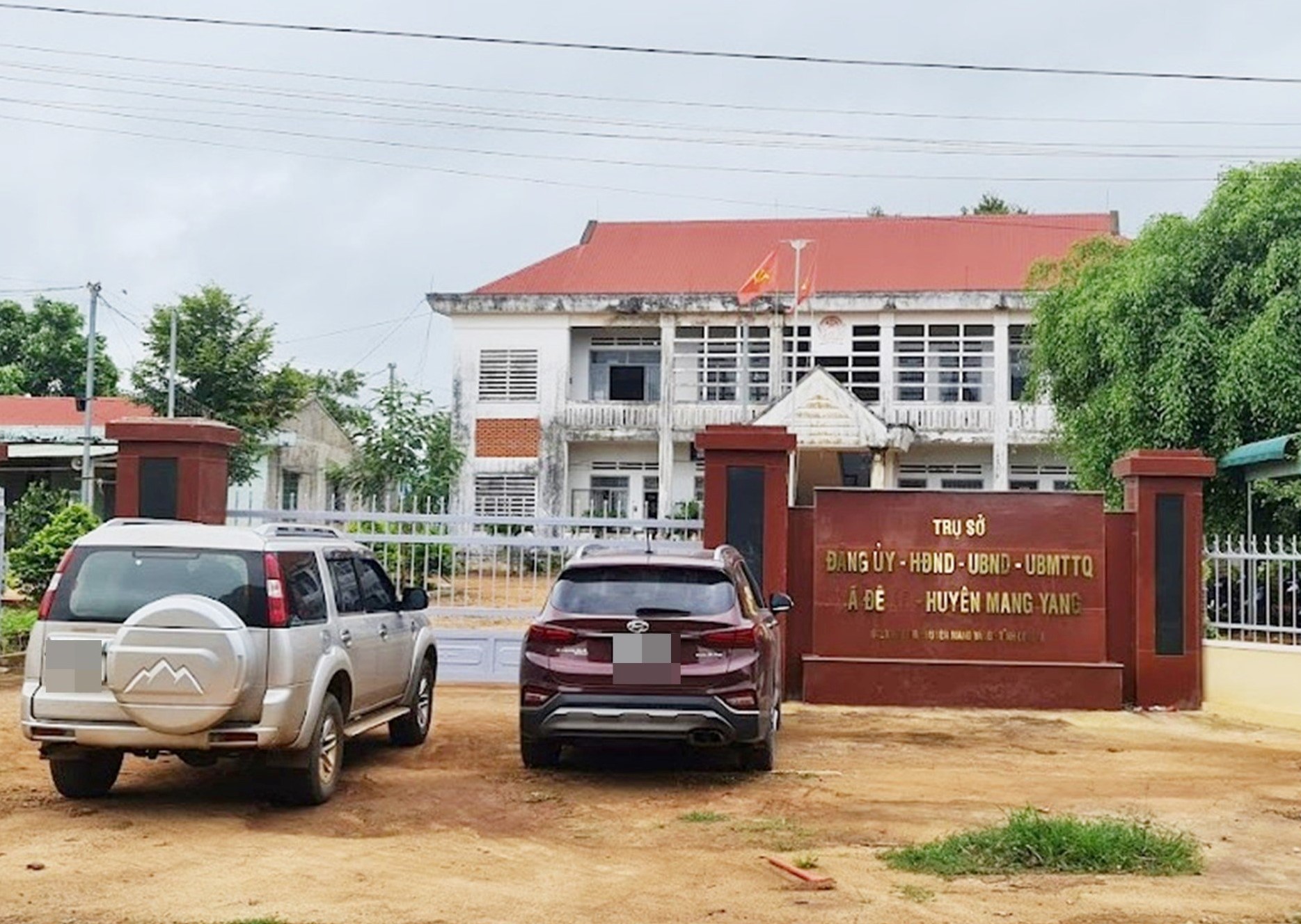 Bắt giam chỉ huy trưởng qu&acirc;n sự x&atilde; vụ "mở tiệc ma t&uacute;y tại ph&ograve;ng l&agrave;m việc"- Ảnh 1.