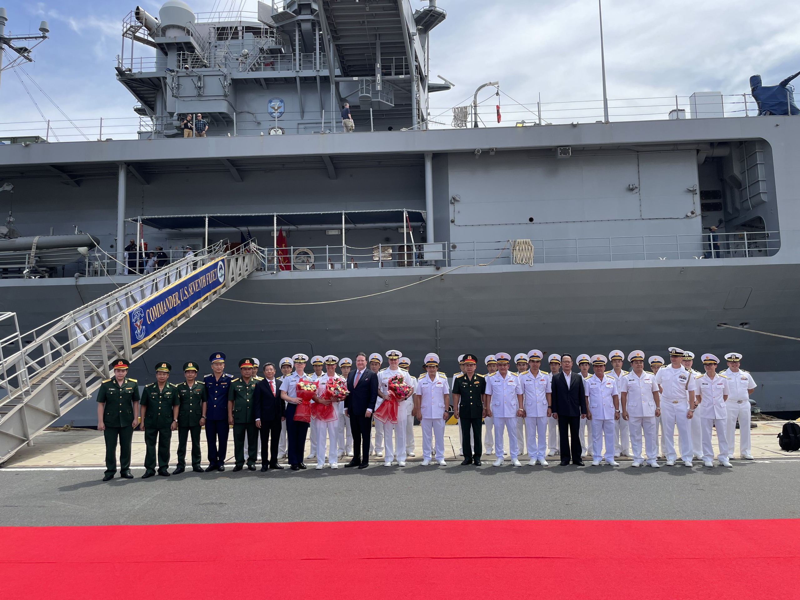 Soái hạm USS Blue Ridge của Hạm đội 7 Mỹ thăm Khánh Hòa- Ảnh 1.