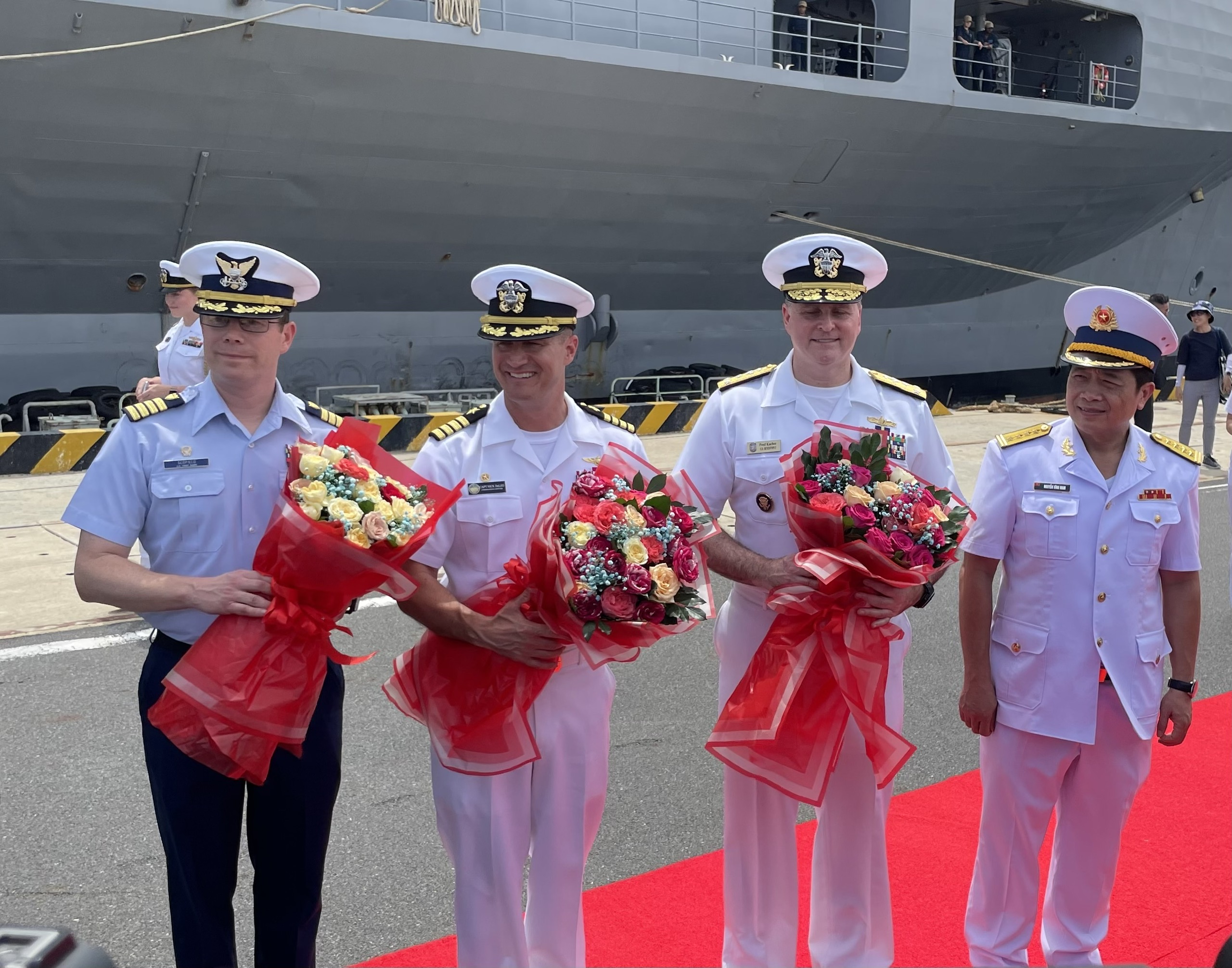 Soái hạm USS Blue Ridge của Hạm đội 7 Mỹ thăm Khánh Hòa- Ảnh 11.