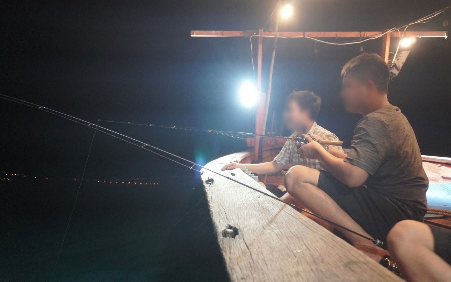 Nở rộ tour câu mực