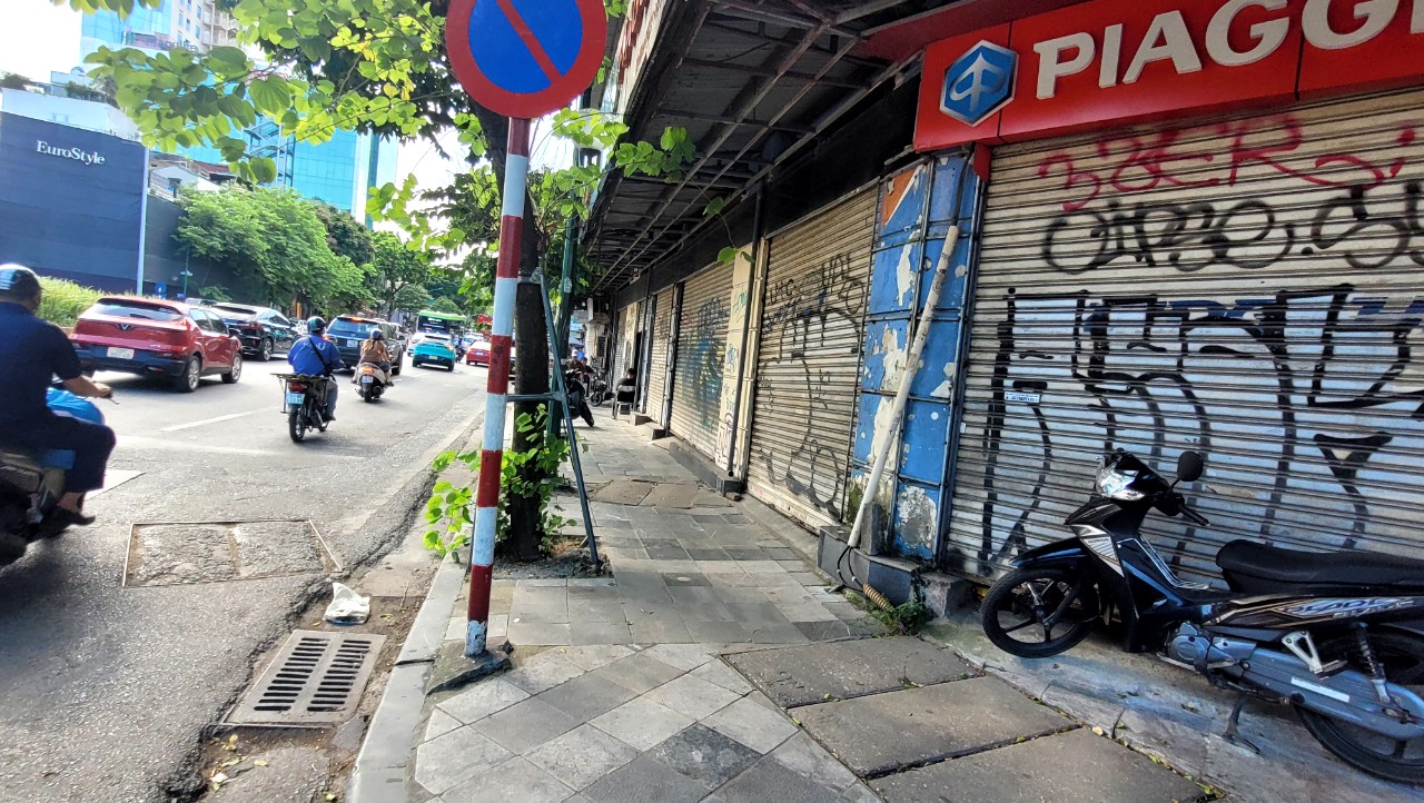Nhiều cửa h&agrave;ng ở H&agrave; Nội đ&oacute;ng cửa, mặt bằng gi&aacute; thu&ecirc; trăm triệu đồng/th&aacute;ng bỏ trống- Ảnh 5.