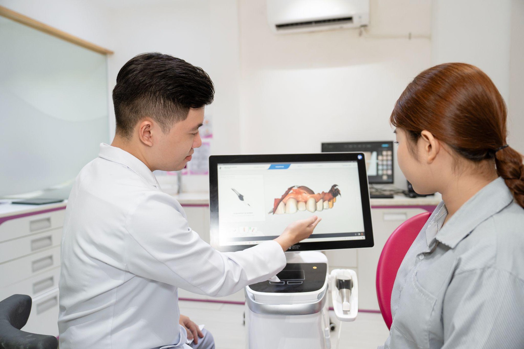 D&aacute;n sứ veneer an to&agrave;n, hiệu quả v&agrave; &ldquo;ch&igrave;a kh&oacute;a&rdquo; cho một nụ cười khỏe đẹp, rạng ngời- Ảnh 2.