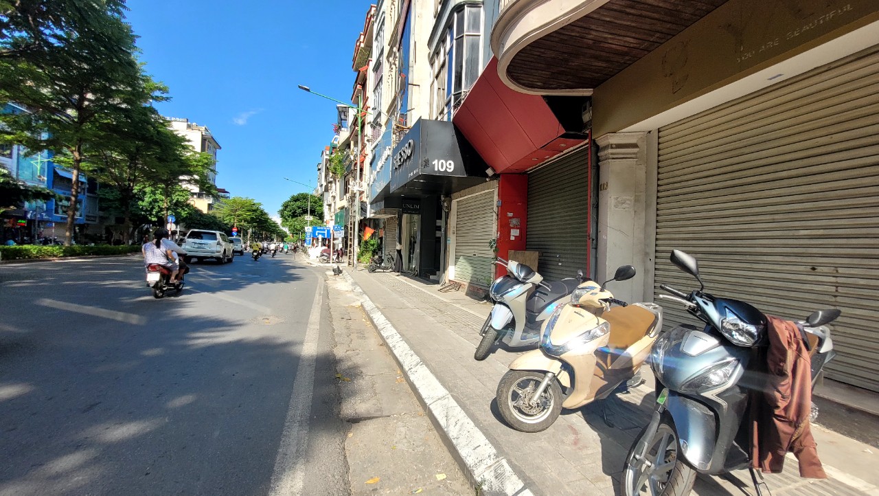 Nhiều cửa h&agrave;ng ở H&agrave; Nội đ&oacute;ng cửa, mặt bằng gi&aacute; thu&ecirc; trăm triệu đồng/th&aacute;ng bỏ trống- Ảnh 3.