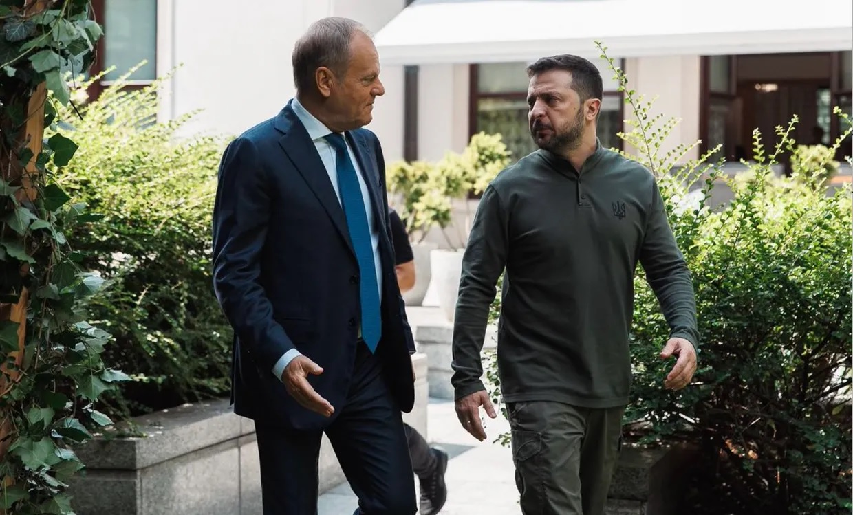 Tổng thống Ukraine Volodymyr Zelensky v&agrave; Thủ tướng Ba Lan Donald Tusk gặp ở Warsaw, Ba Lan, ng&agrave;y 8-7. Ảnh: X