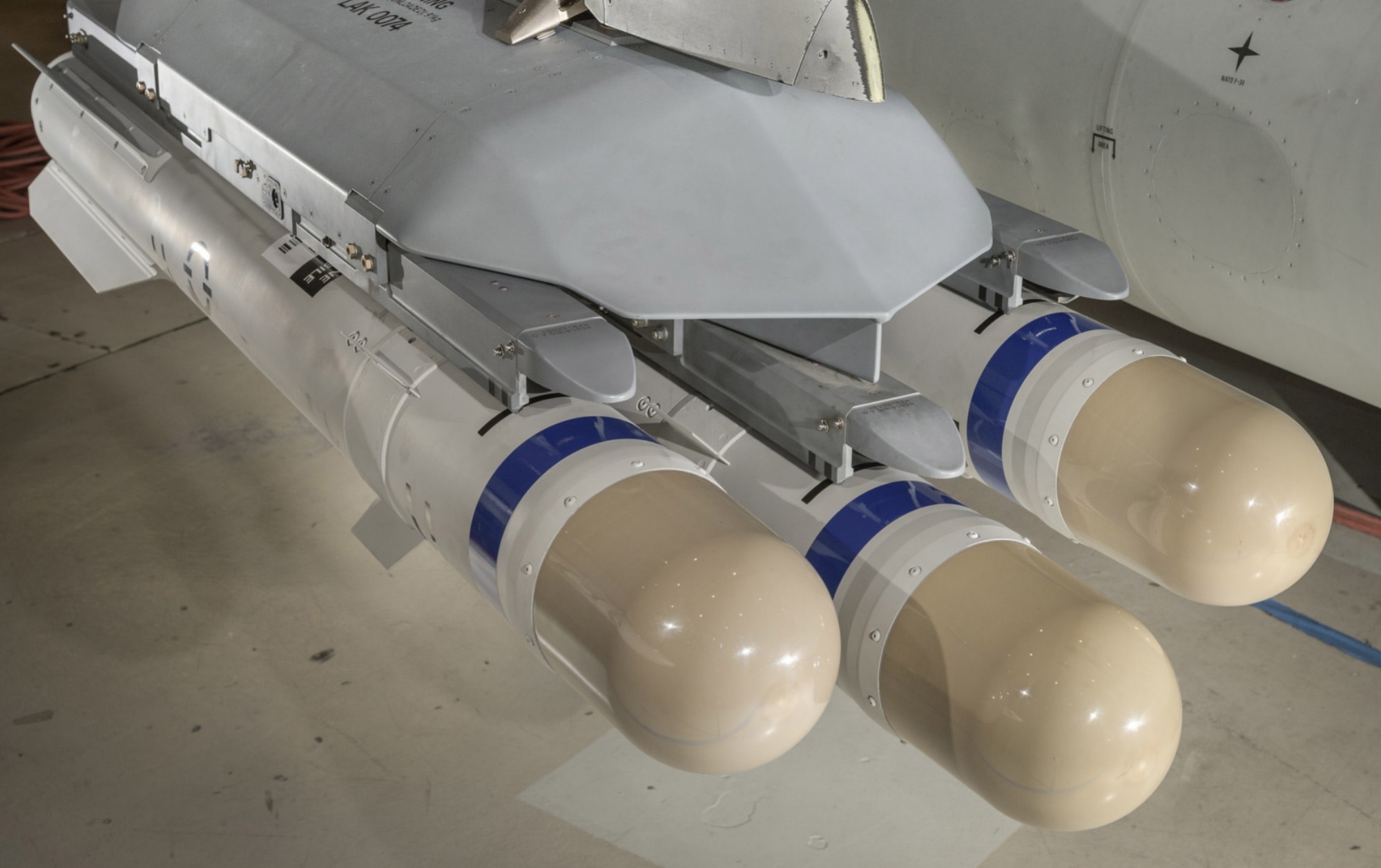 Ukraine nhận 90 t&ecirc;n lửa Brimstone từ Anh. Ảnh: Eurofighter-Ray Troll
