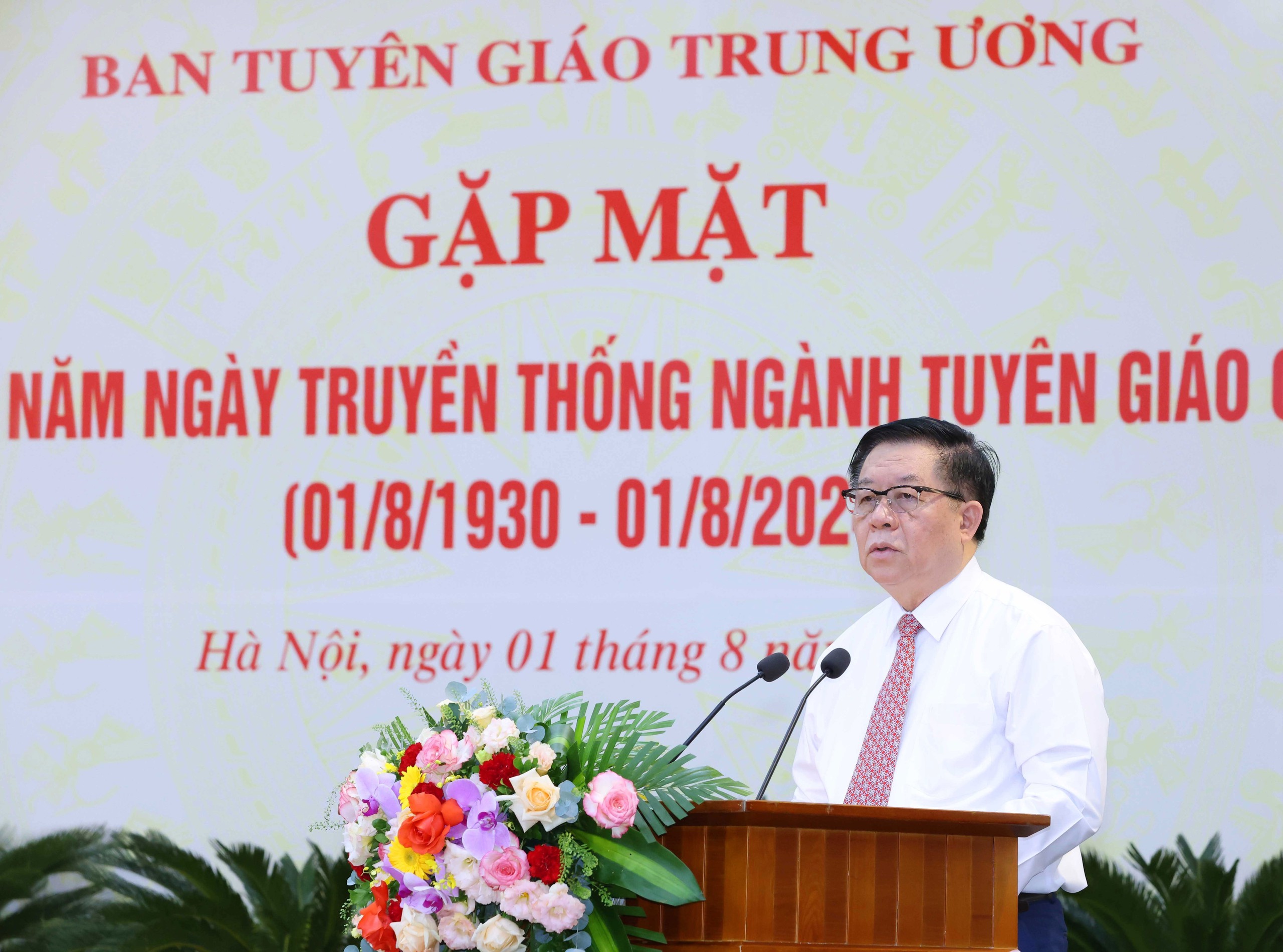 Ủy vi&ecirc;n Bộ Ch&iacute;nh trị, B&iacute; thư Trung ương Đảng, Trưởng Ban Tuy&ecirc;n gi&aacute;o Trung ương Nguyễn Trọng Nghĩa ph&aacute;t biểu tại buổi gặp mặt kỷ niệm 94 năm ng&agrave;y truyền thống ng&agrave;nh tuy&ecirc;n gi&aacute;o của Đảng v&agrave;o s&aacute;ng 1-8. Ảnh: TTXVN