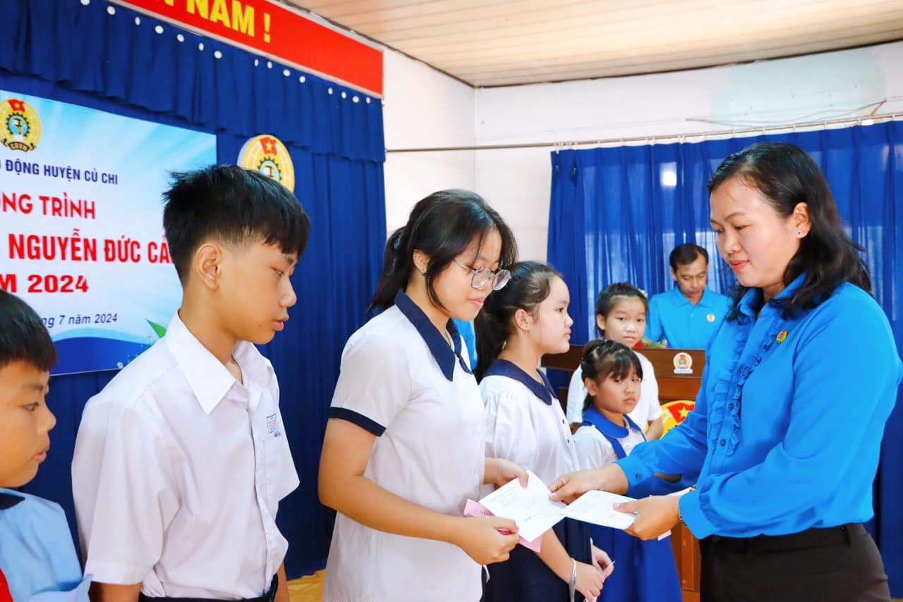 Chăm lo cho c&aacute;n bộ c&ocirc;ng vận, C&ocirc;ng đo&agrave;n hưu tr&iacute; v&agrave; gia đ&igrave;nh CNVC-LĐ- Ảnh 3.