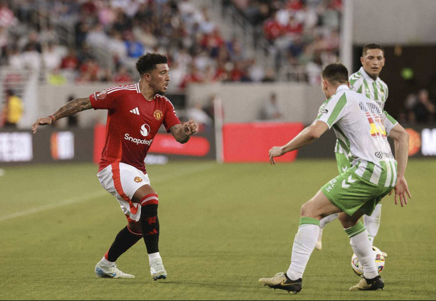 Man United 3-2 Betis: "Quỷ đỏ" tạo mưa b&agrave;n thắng, gi&agrave;nh c&uacute;p tại California- Ảnh 1.