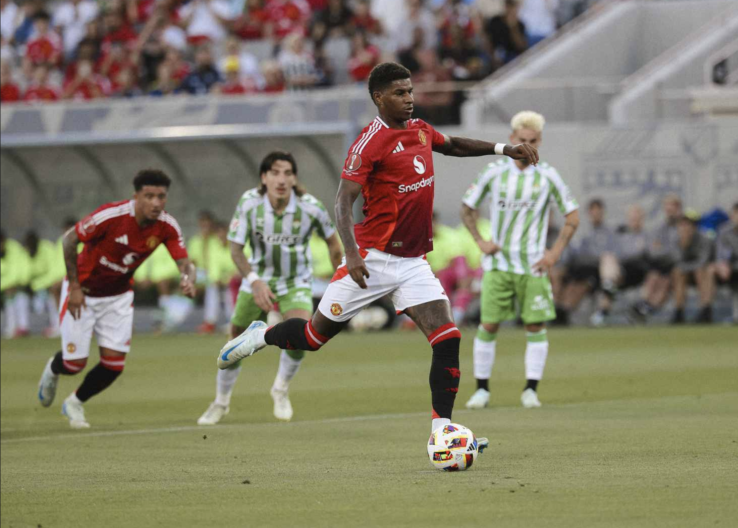 Man United 3-2 Betis: "Quỷ đỏ" tạo mưa b&agrave;n thắng, gi&agrave;nh c&uacute;p tại California- Ảnh 2.