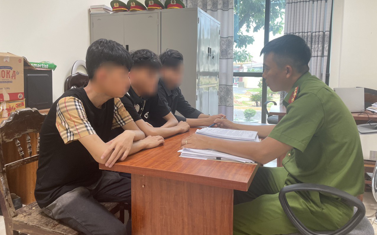 Khởi tố nhóm "quái xế" bốc đầu xe, dàn hàng ngang trên đường phố