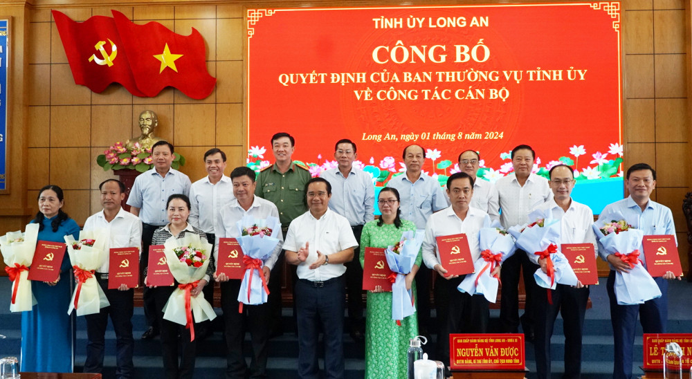 Long An điều động, luân chuyển nhiều cán bộ- Ảnh 1.