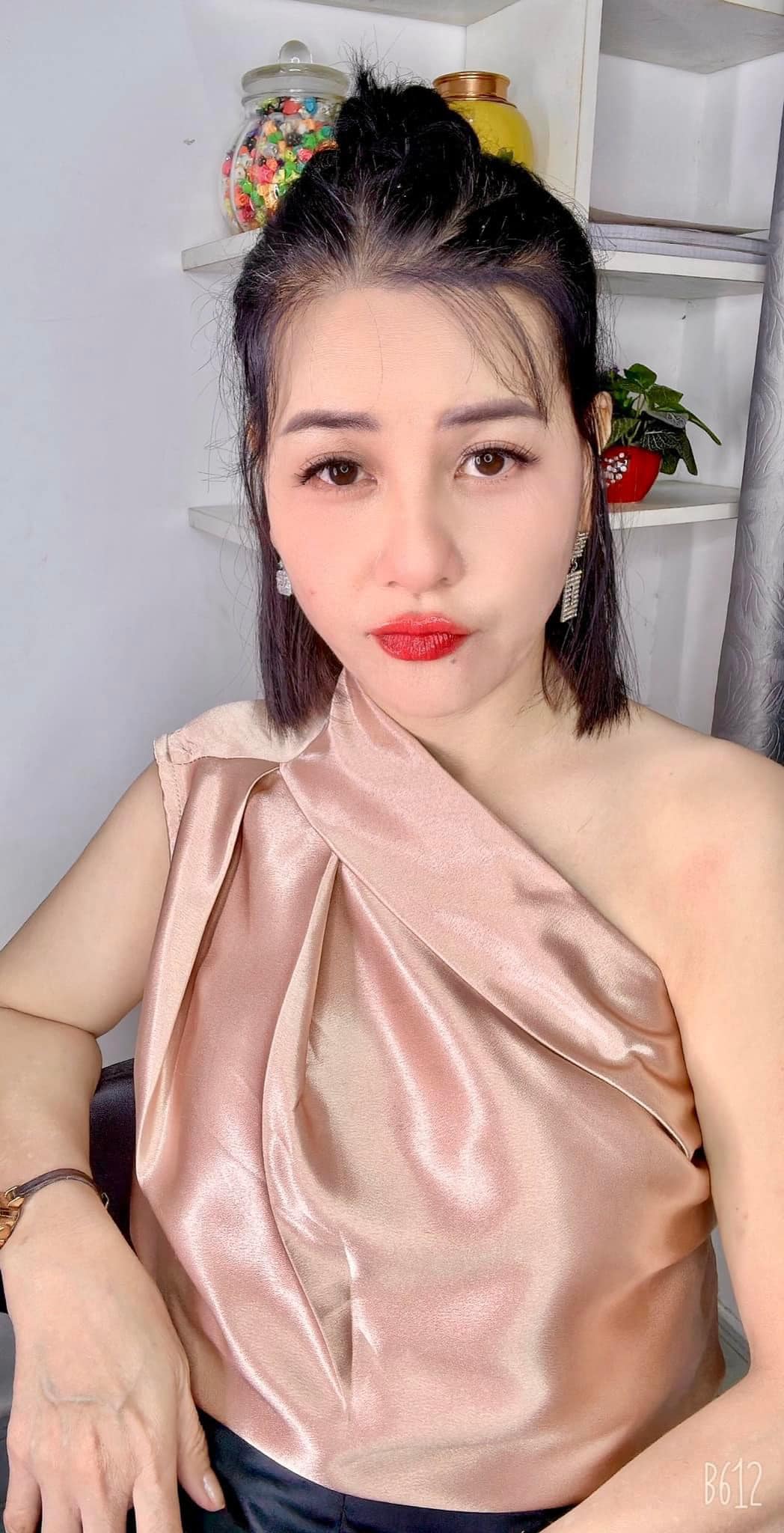 C&aacute;t Phượng g&acirc;y b&agrave;n t&aacute;n sau khi xin lỗi Nam Thư- Ảnh 1.