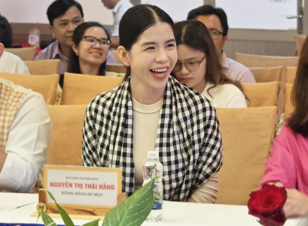 V&igrave; sao TikToker Hằng Du Mục c&ocirc;ng khai việc bị chồng bạo h&agrave;nh nghi&ecirc;m trọng? - Ảnh 2.
