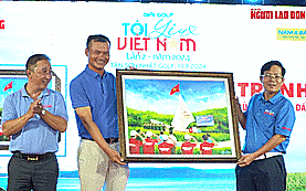 Giải Golf &ldquo;T&ocirc;i y&ecirc;u Việt Nam&rdquo; 2024: Đấu gi&aacute; th&agrave;nh c&ocirc;ng bức tranh để chăm lo học sinh ngh&egrave;o