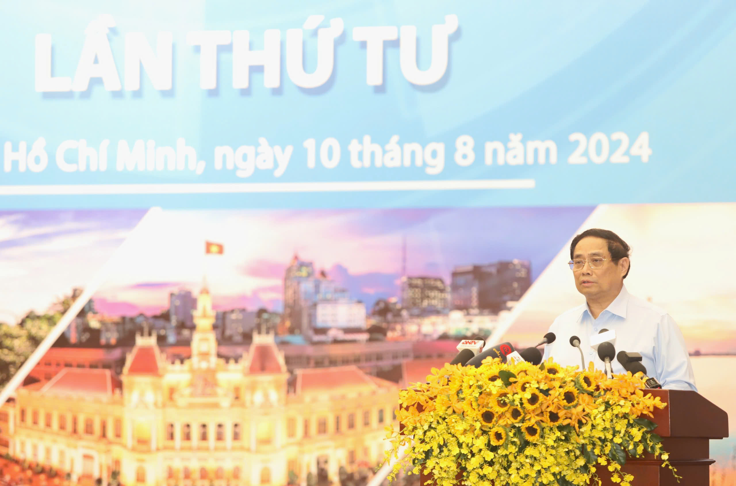 Thủ tướng y&ecirc;u cầu th&uacute;c đẩy c&aacute;c dự &aacute;n trọng điểm V&ugrave;ng Đ&ocirc;ng Nam Bộ- Ảnh 1.