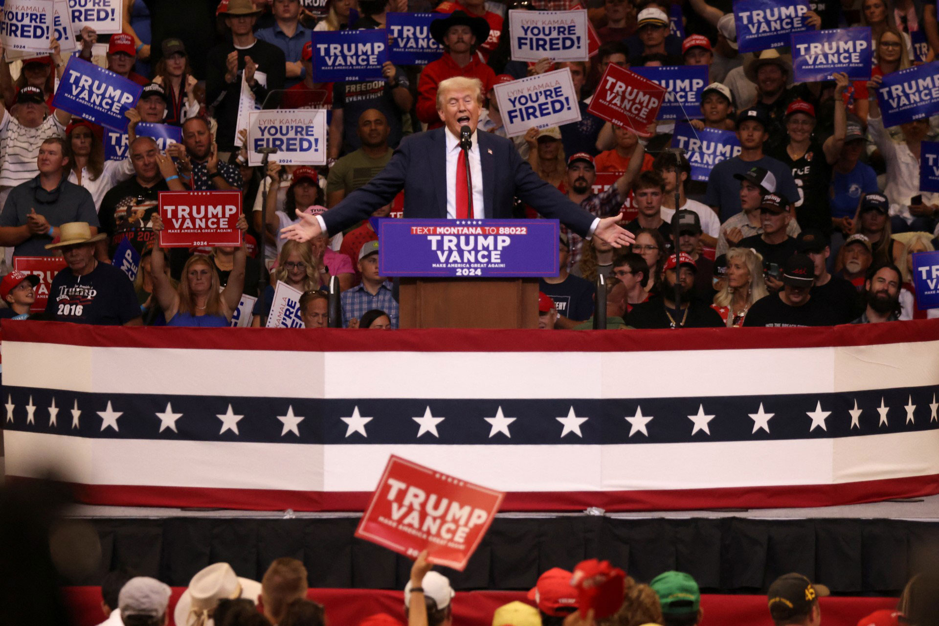 Cựu Tổng thống Donald Trump vận động tranh cử ở TP Bozeman, bang Montana - Mỹ h&ocirc;m 9-8. Ảnh: REUTERS