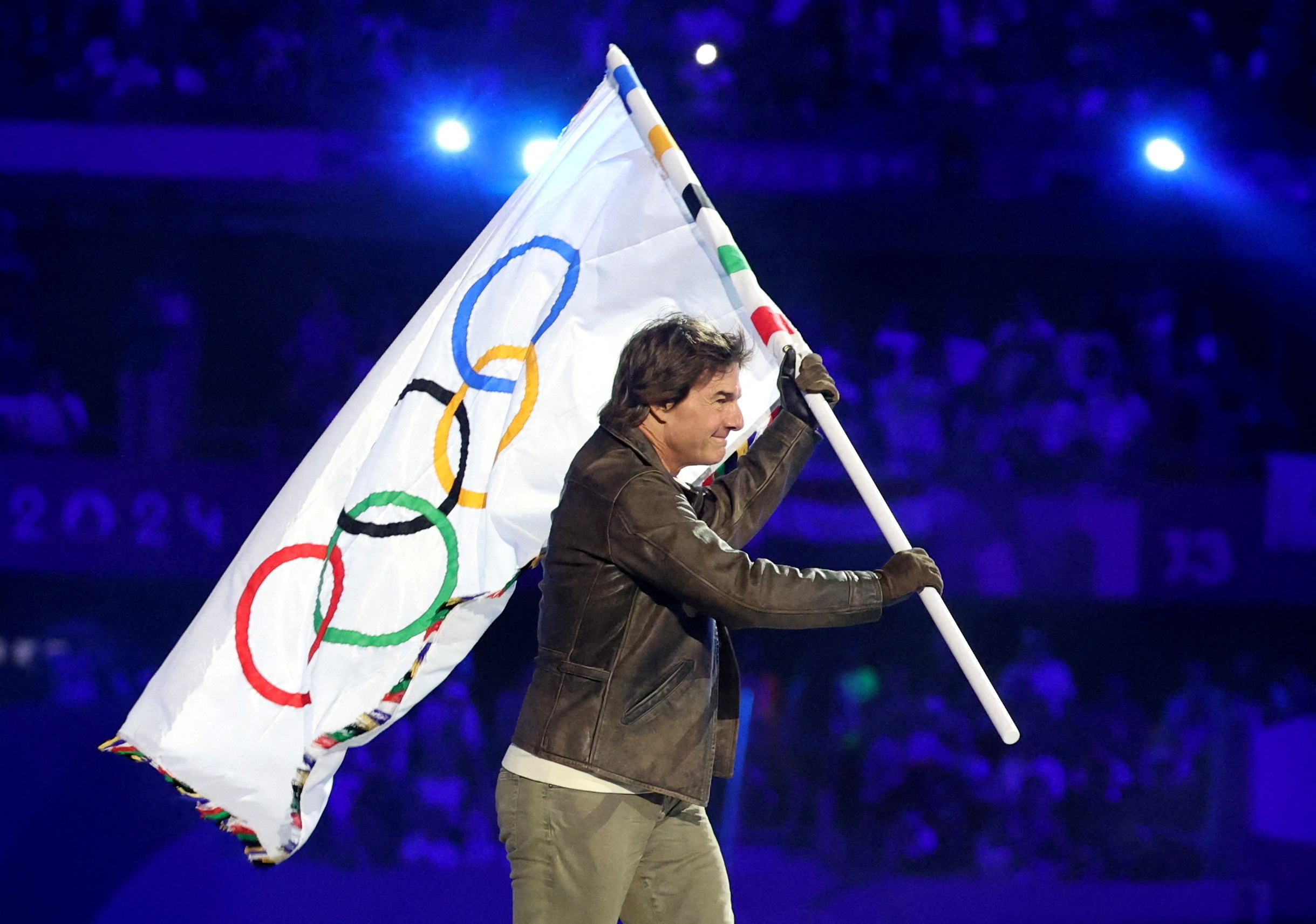 Tom Cruise đu d&acirc;y trao cờ bế mạc Olympic 2024, Mỹ nhất to&agrave;n đo&agrave;n ng&agrave;y cuối- Ảnh 10.
