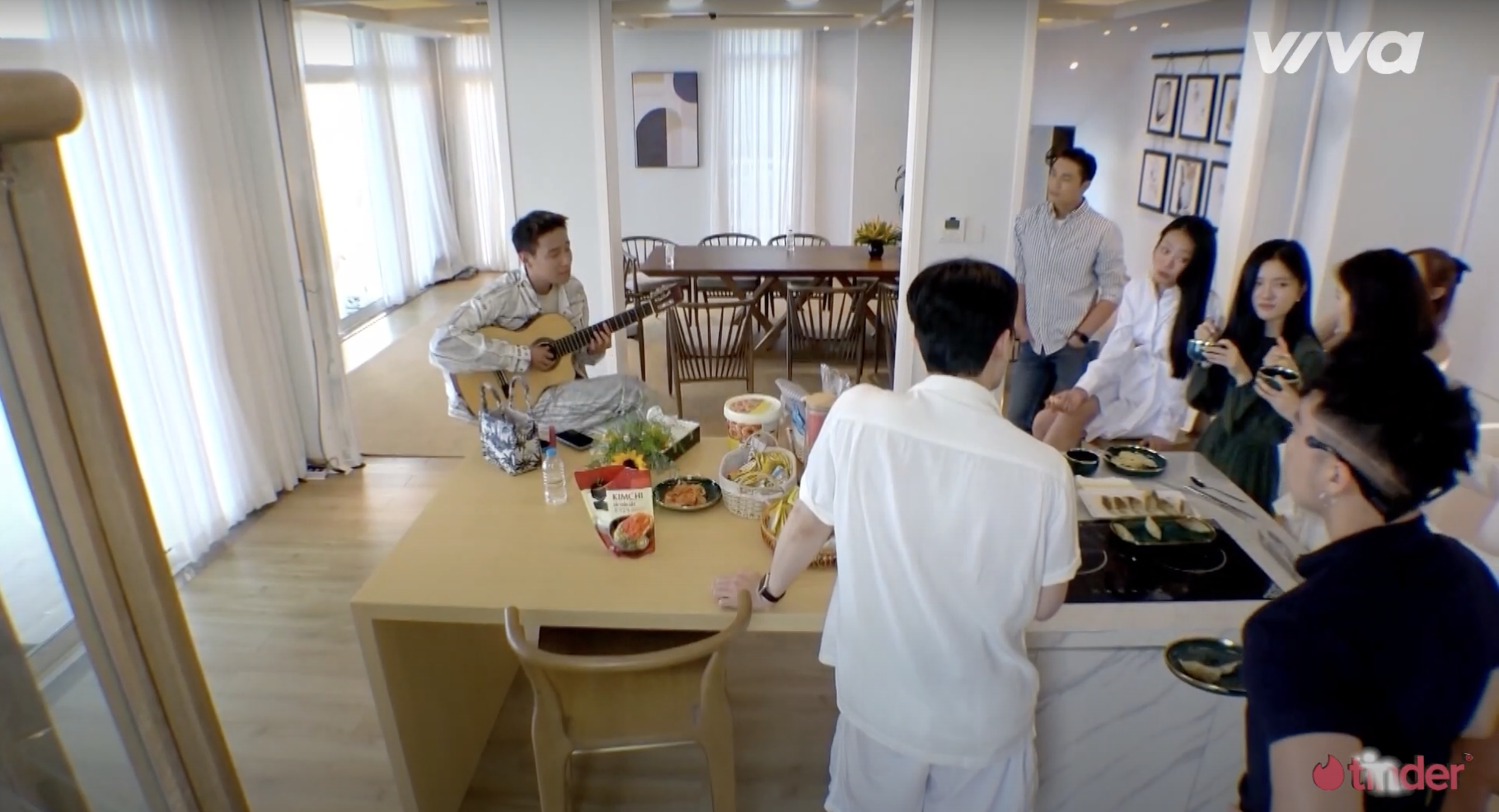 Thấy g&igrave; ở những cuộc hẹn h&ograve; tại "Đảo thi&ecirc;n đường"?- Ảnh 3.