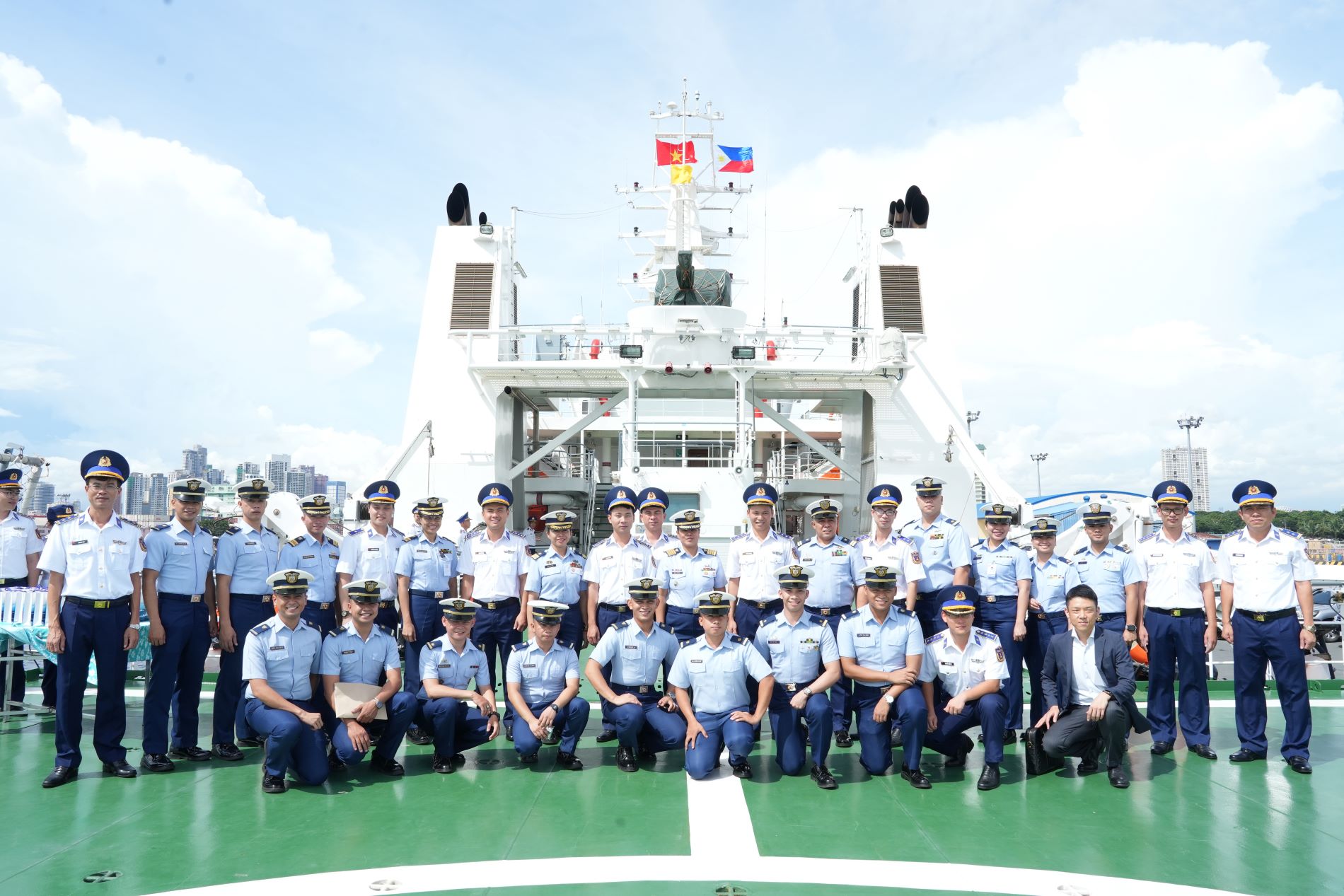 Tàu CSB 8002 thăm và giao lưu với Lực lượng Bảo vệ bờ biển Philippines- Ảnh 4.