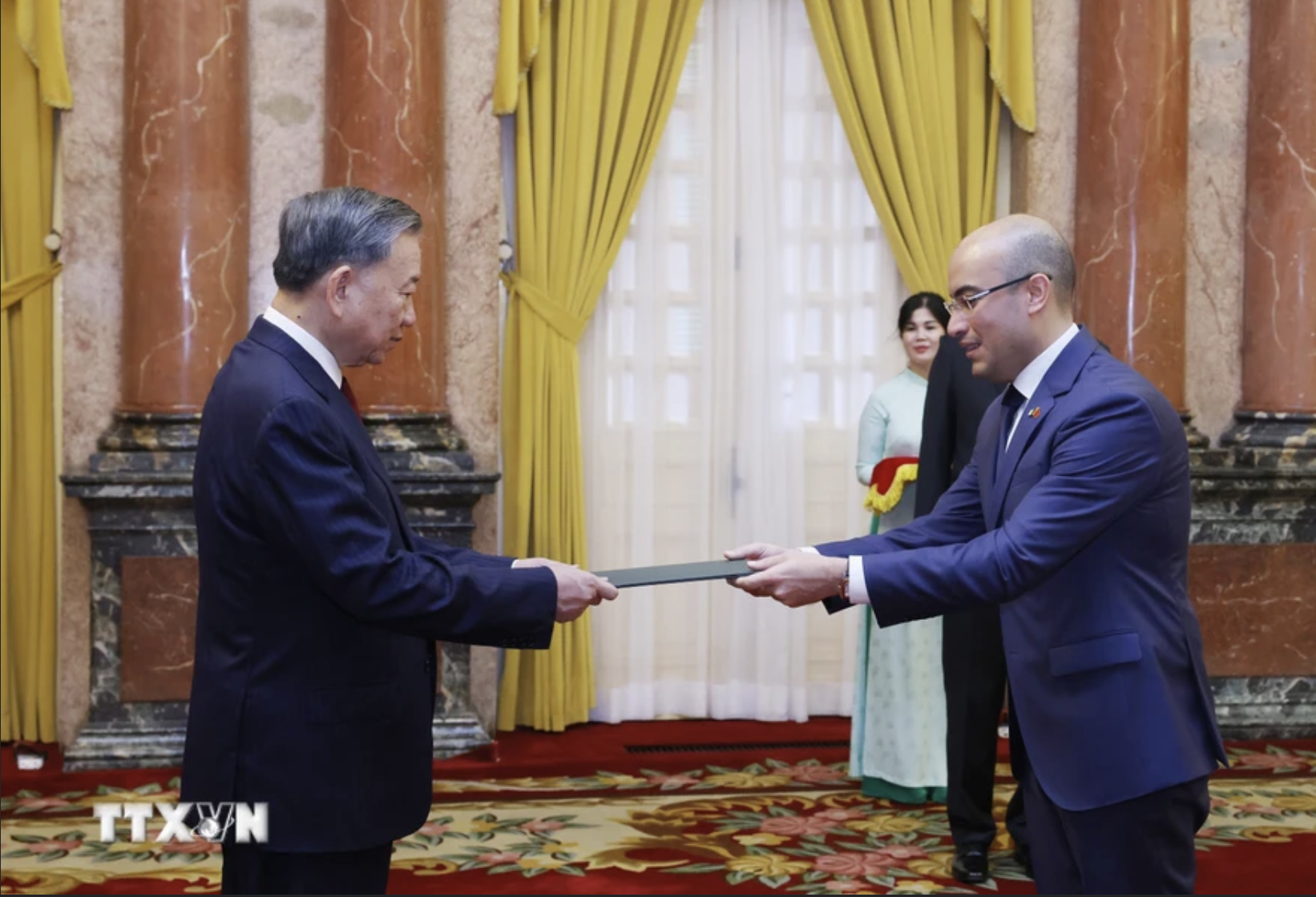 Những h&igrave;nh ảnh Tổng B&iacute; thư, Chủ tịch nước T&ocirc; L&acirc;m tiếp Đại sứ c&aacute;c nước tr&igrave;nh Quốc thư- Ảnh 5.