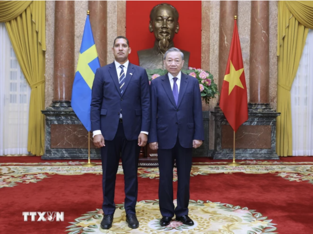 Những h&igrave;nh ảnh Tổng B&iacute; thư, Chủ tịch nước T&ocirc; L&acirc;m tiếp Đại sứ c&aacute;c nước tr&igrave;nh Quốc thư- Ảnh 11.