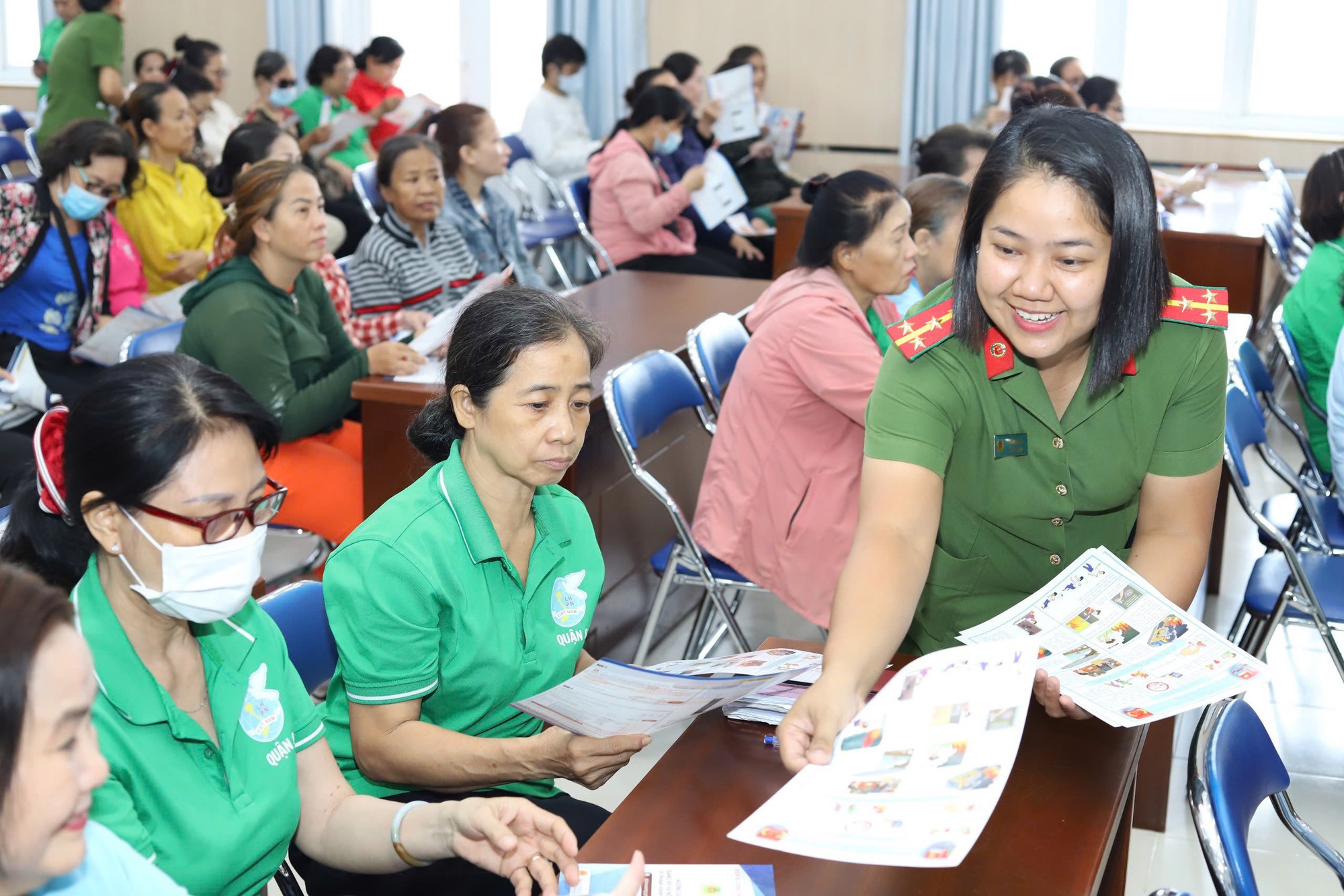 S&ocirc;i nổi "Ng&agrave;y hội ph&aacute;p luật" tại quận 8, TP HCM- Ảnh 2.