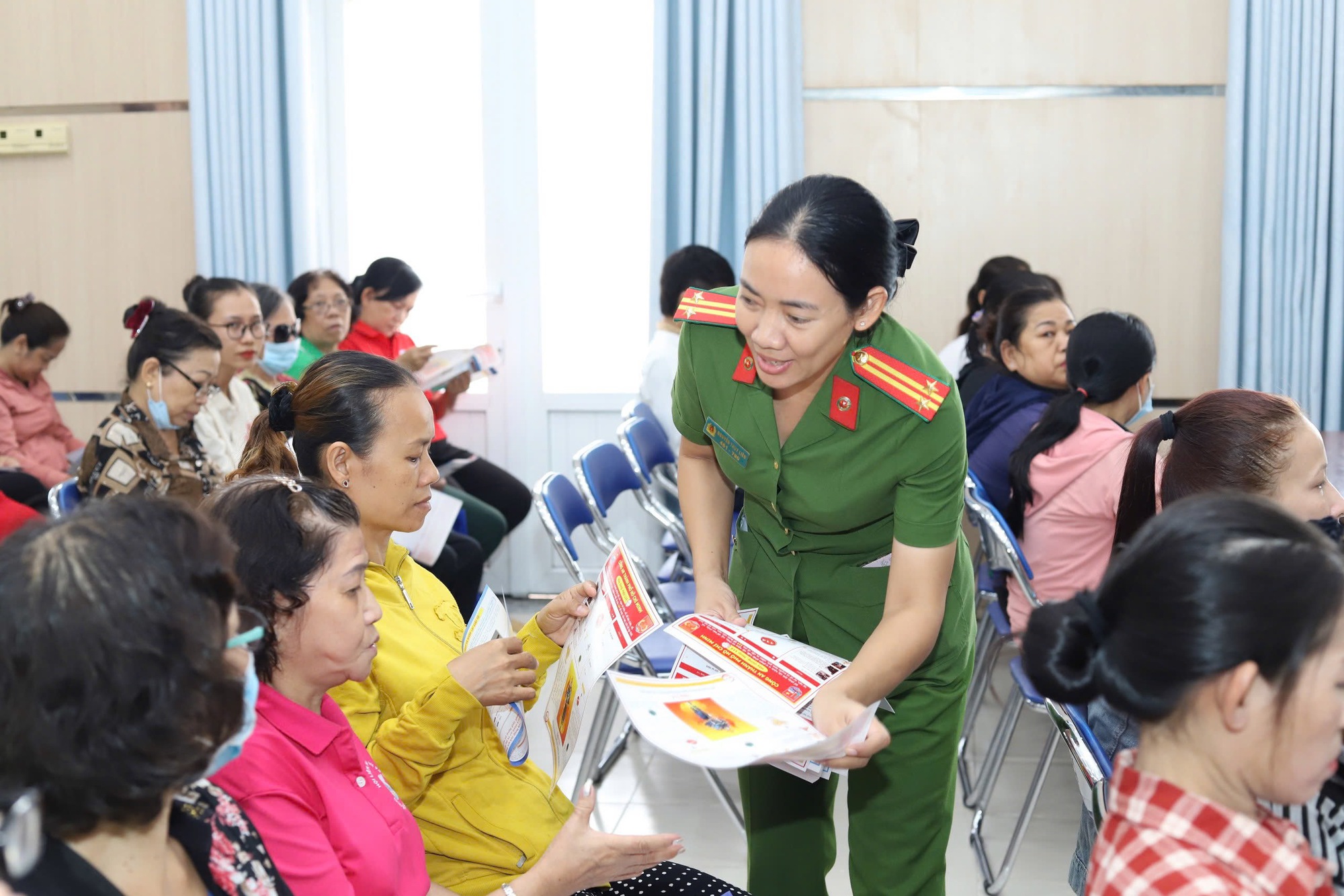 S&ocirc;i nổi "Ng&agrave;y hội ph&aacute;p luật" tại quận 8, TP HCM- Ảnh 9.