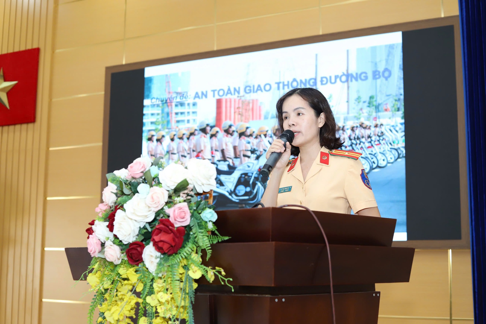 S&ocirc;i nổi "Ng&agrave;y hội ph&aacute;p luật" tại quận 8, TP HCM- Ảnh 5.