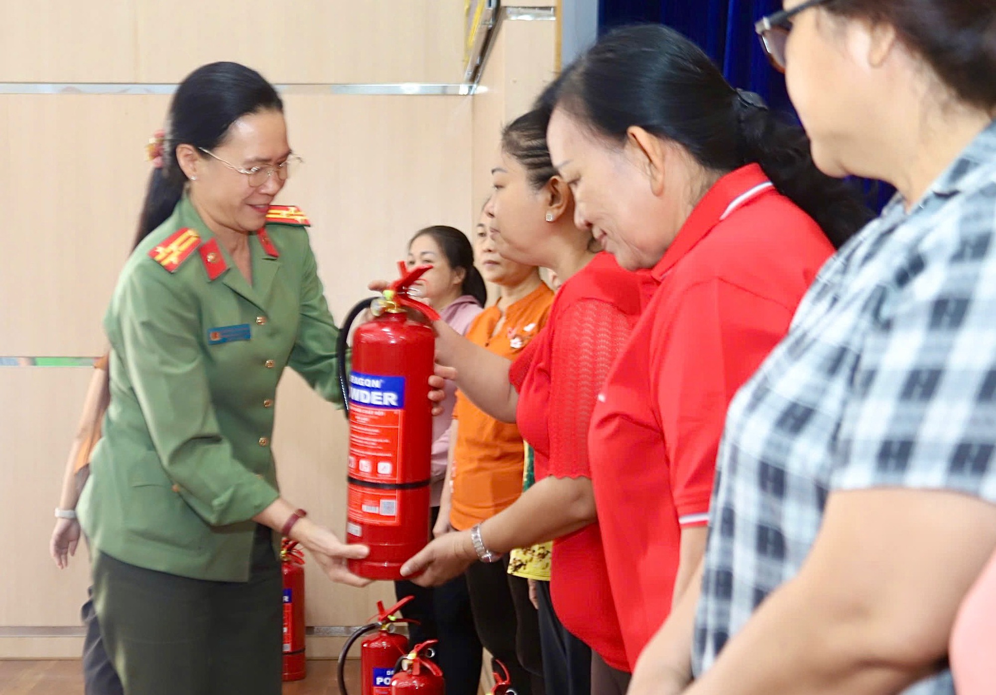 S&ocirc;i nổi "Ng&agrave;y hội ph&aacute;p luật" tại quận 8, TP HCM- Ảnh 7.