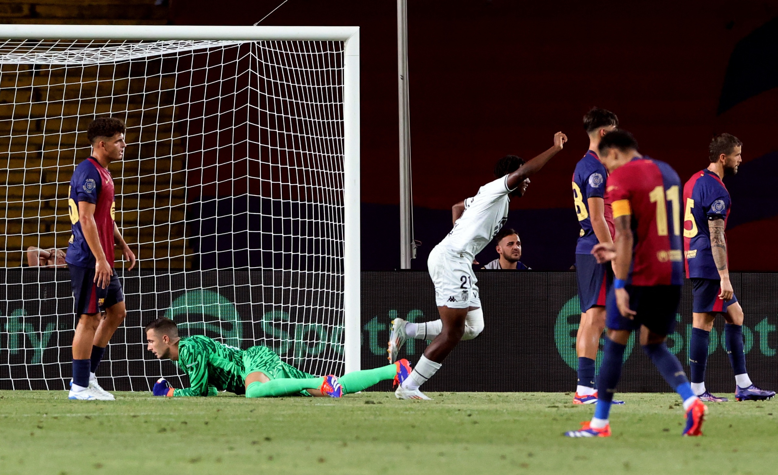 Thua sốc s&acirc;n nh&agrave;, Barcelona lần đầu vuột c&uacute;p Joan Gamper sau 11 năm- Ảnh 6.